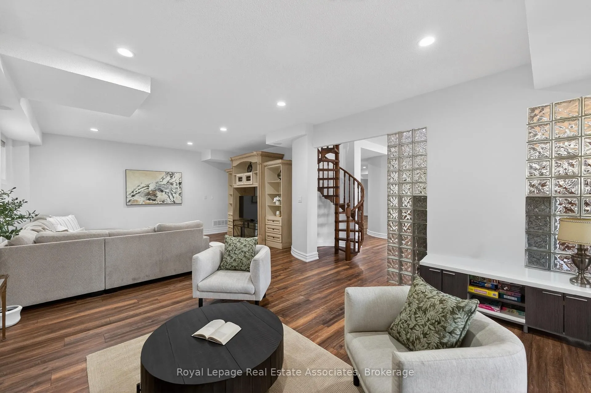 Photo 36 of 12 Westmount Park Road, Etobicoke, Humber Heights — HOMEH