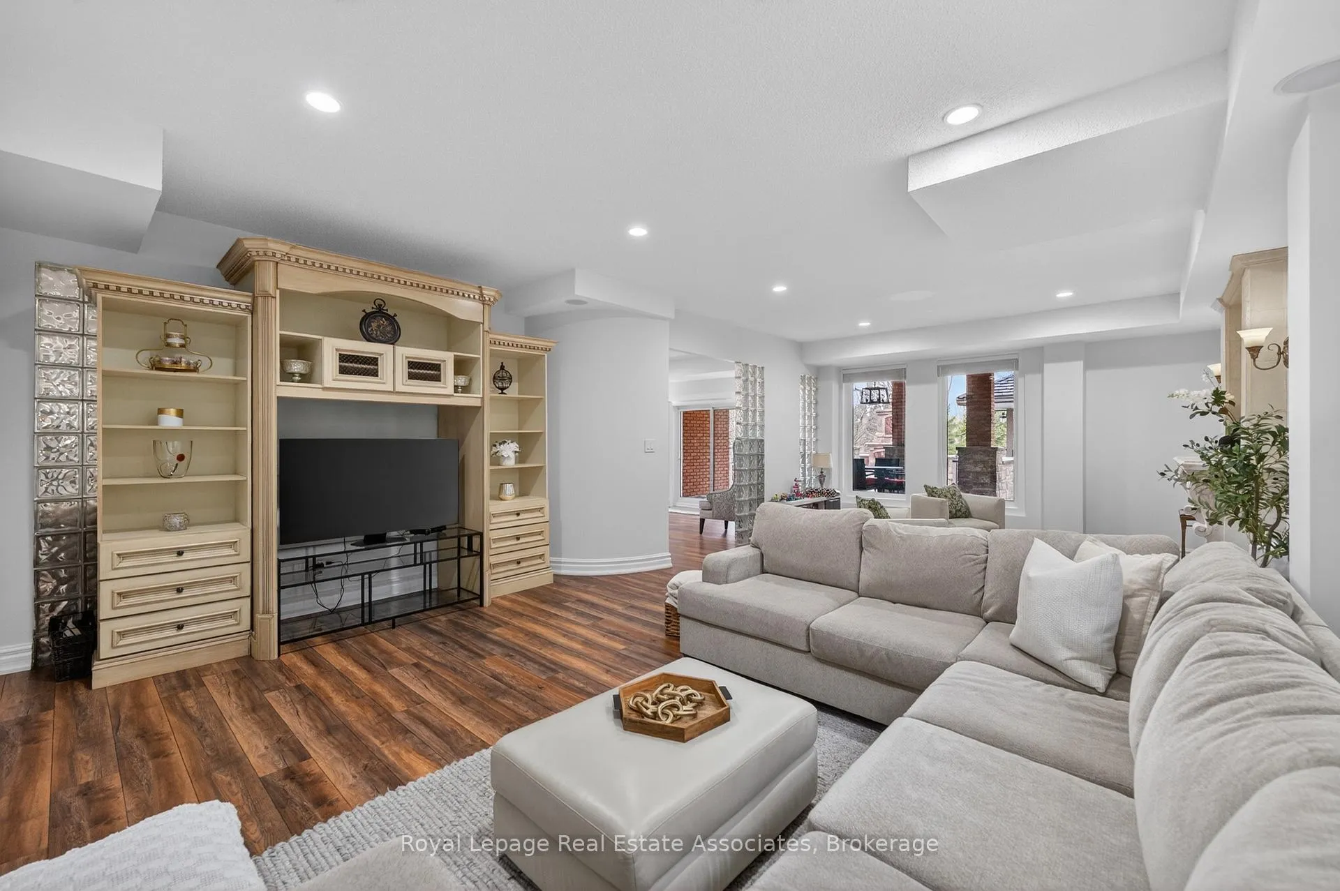 Photo 38 of 12 Westmount Park Road, Etobicoke, Humber Heights — HOMEH