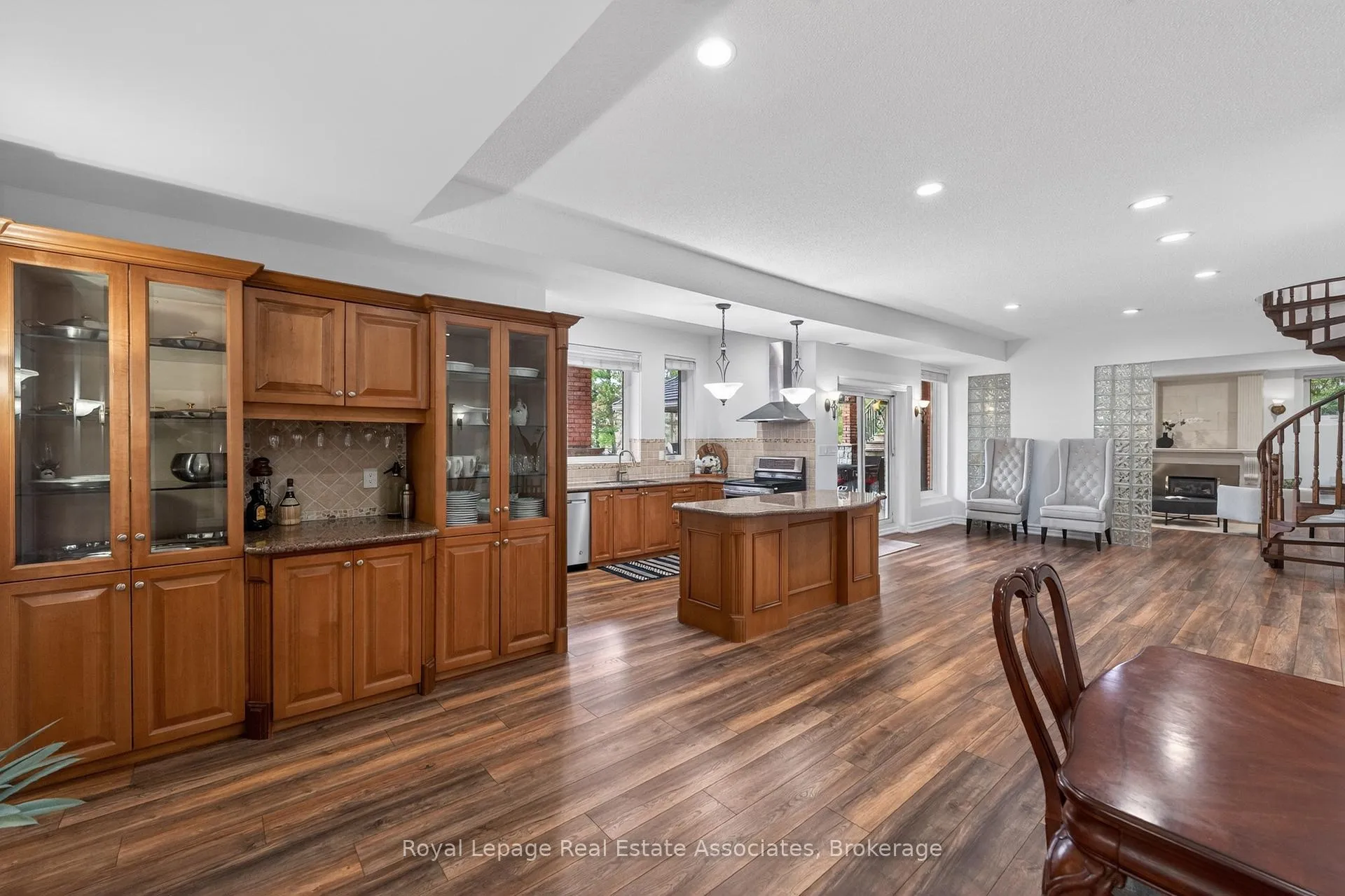 Photo 39 of 12 Westmount Park Road, Etobicoke, Humber Heights — HOMEH