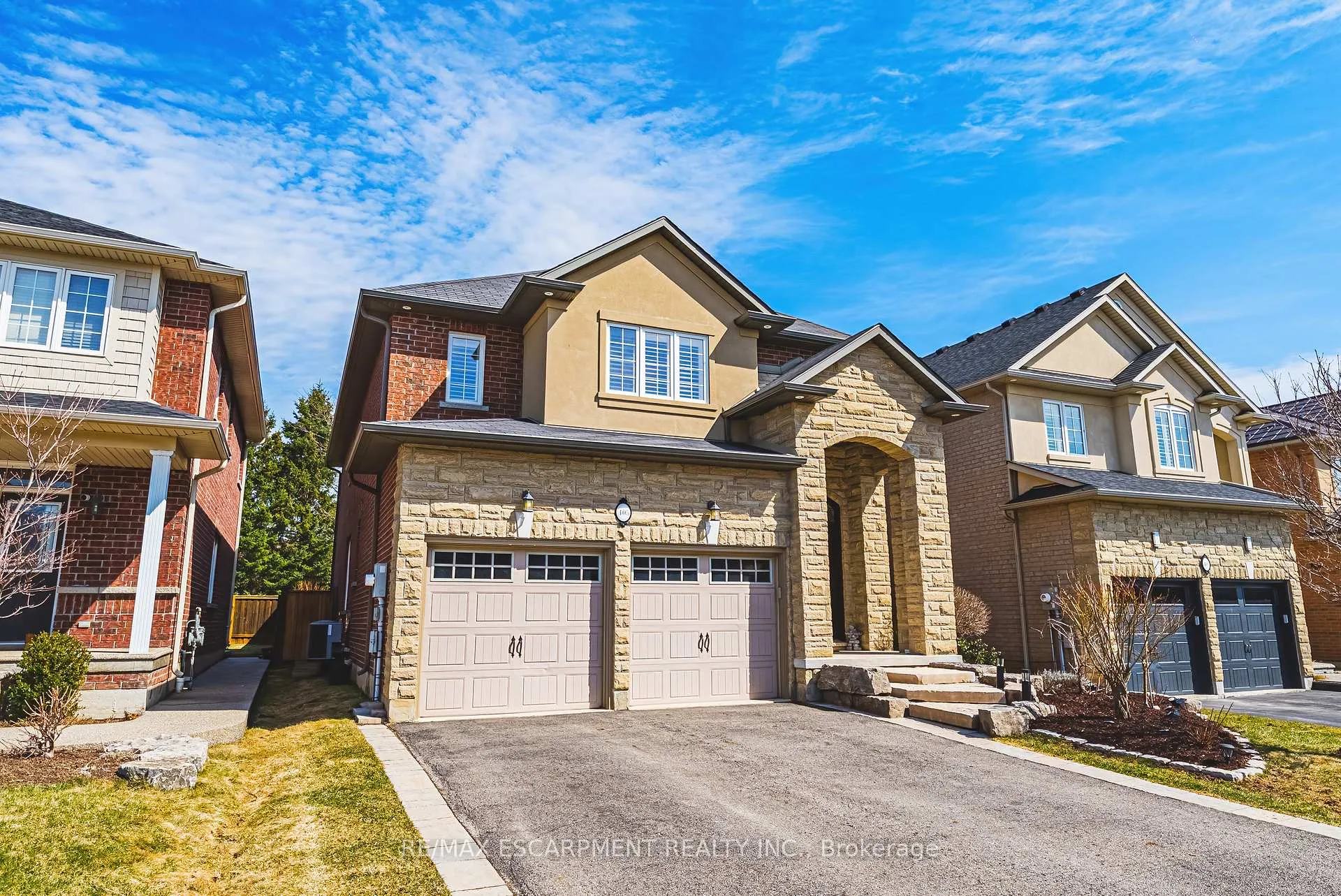 Photo 1 of 405 Valridge Drive, Hamilton, Ancaster — HOMEH