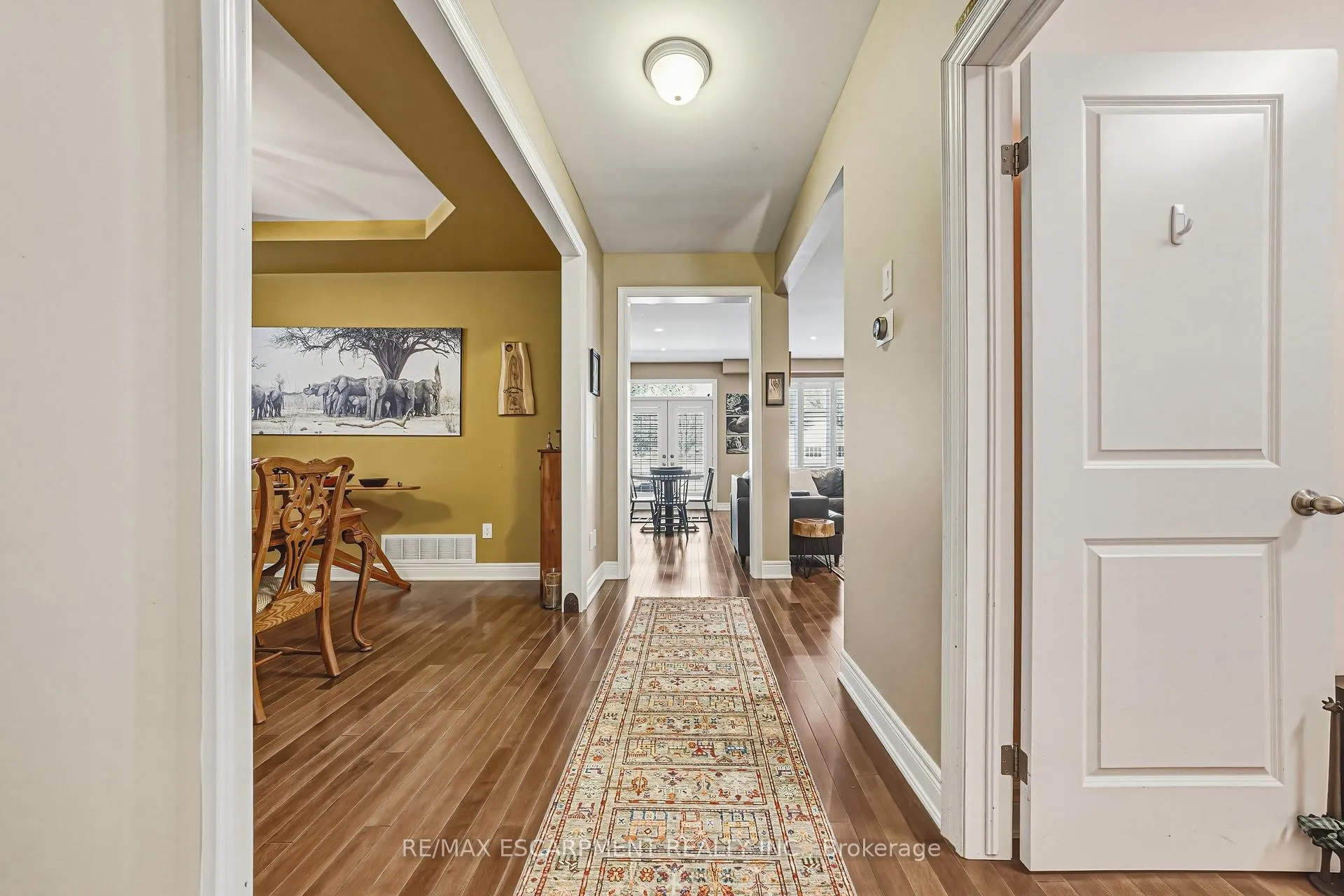 Photo 5 of 405 Valridge Drive, Hamilton, Ancaster — HOMEH