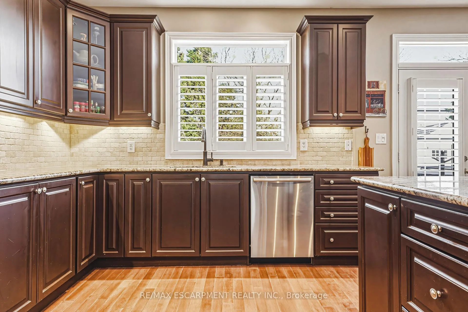 Photo 10 of 405 Valridge Drive, Hamilton, Ancaster — HOMEH