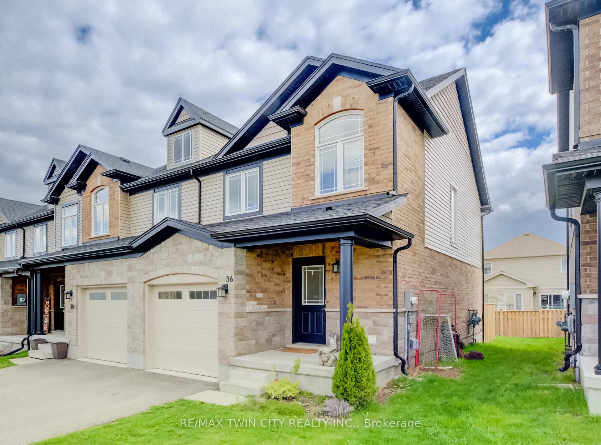 Photo 2 of 36 Bawcutt Crescent, Brant, Paris — HOMEH