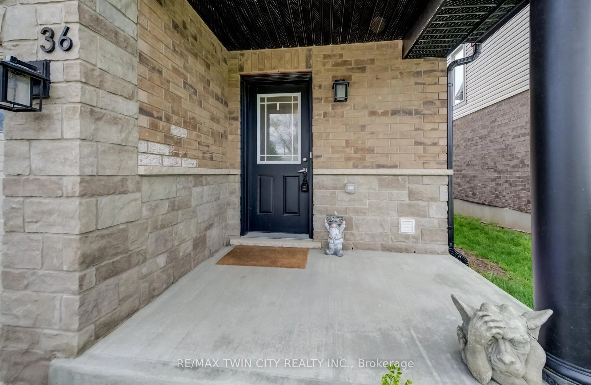 Photo 3 of 36 Bawcutt Crescent, Brant, Paris — HOMEH