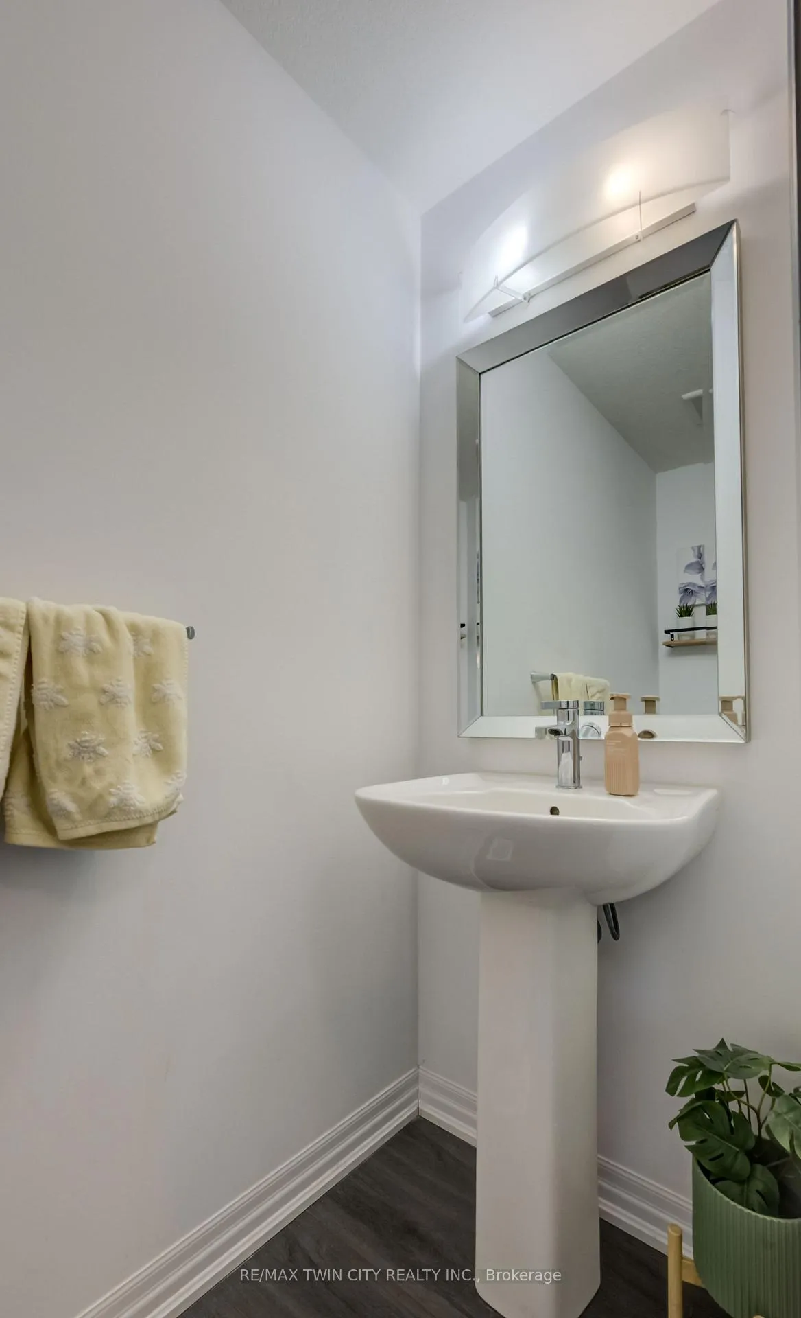 Photo 5 of 36 Bawcutt Crescent, Brant, Paris — HOMEH