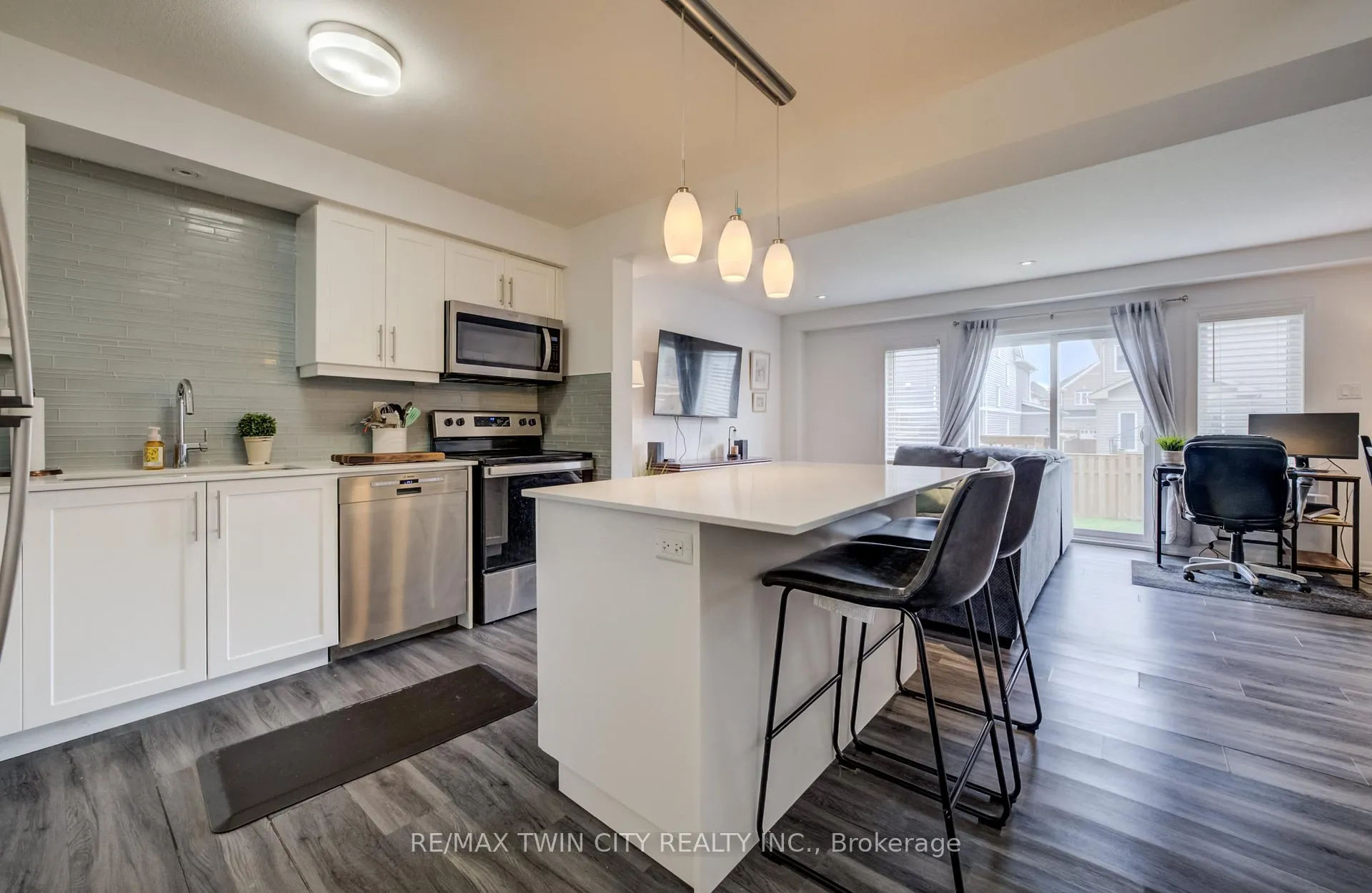 Photo 6 of 36 Bawcutt Crescent, Brant, Paris — HOMEH