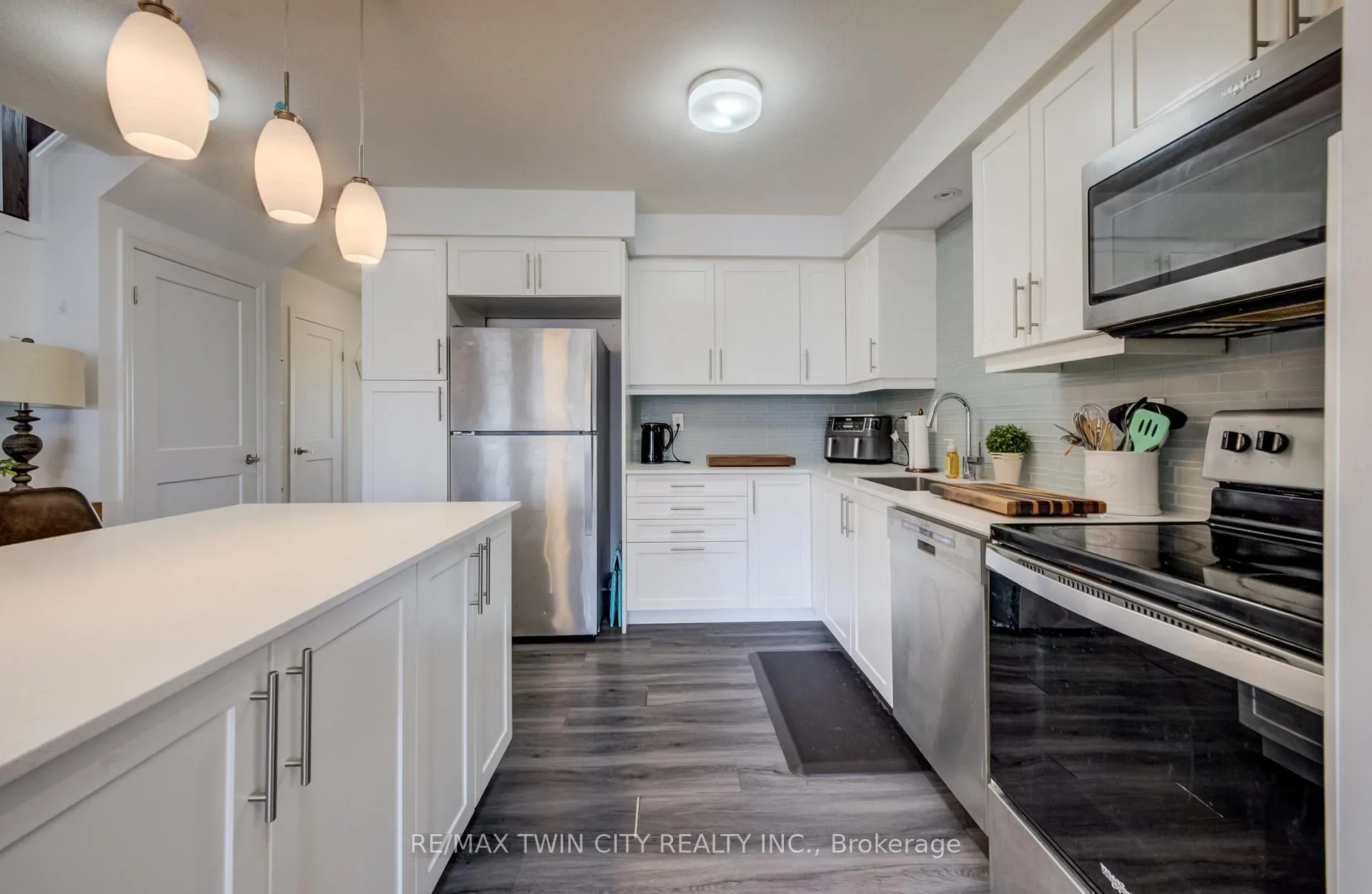 Photo 10 of 36 Bawcutt Crescent, Brant, Paris — HOMEH