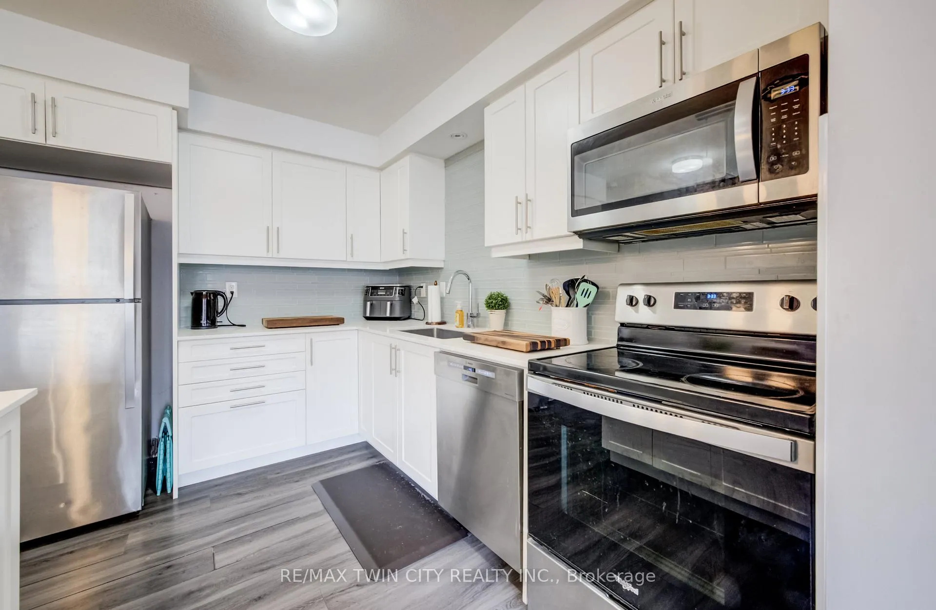 Photo 11 of 36 Bawcutt Crescent, Brant, Paris — HOMEH