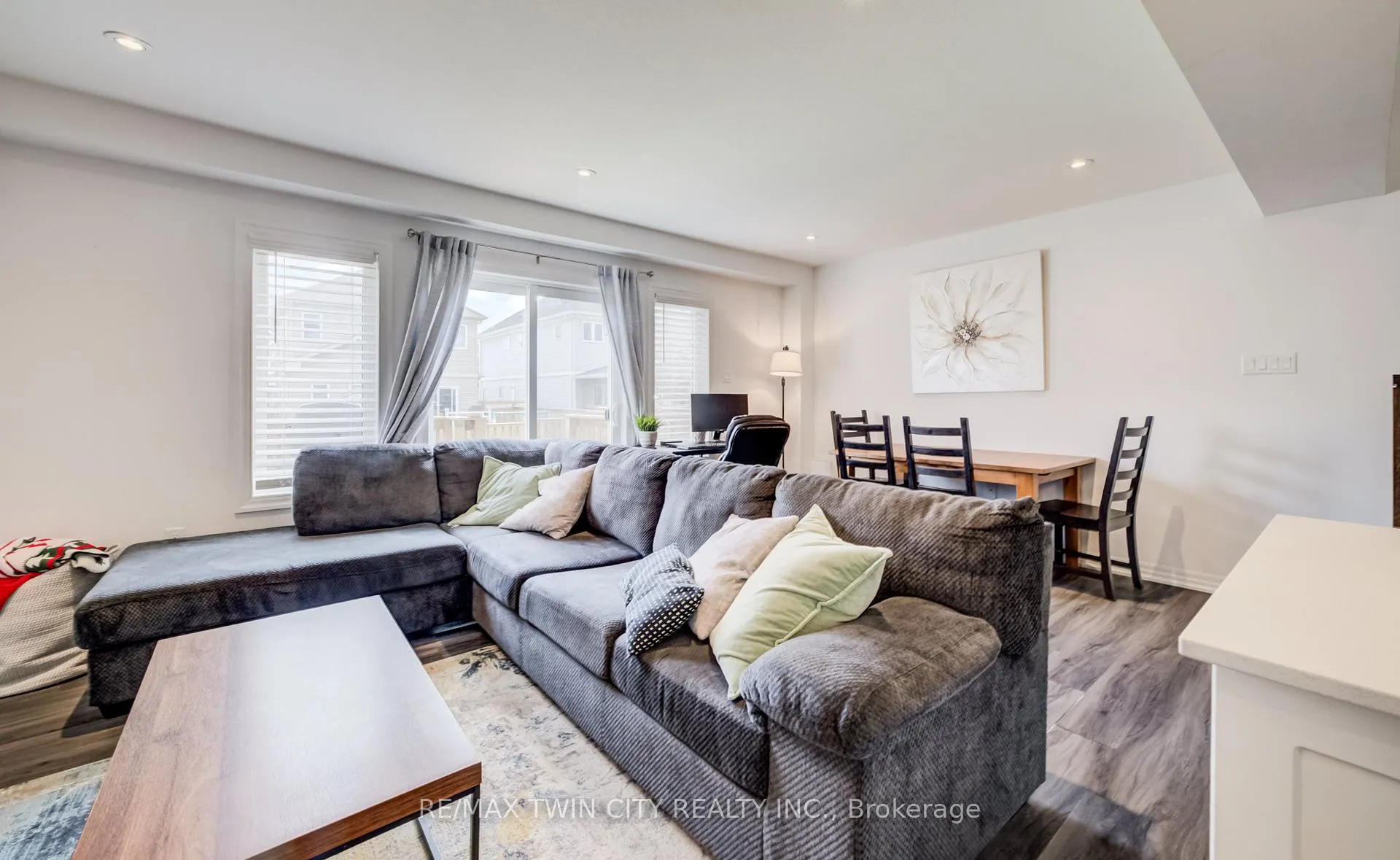 Photo 14 of 36 Bawcutt Crescent, Brant, Paris — HOMEH