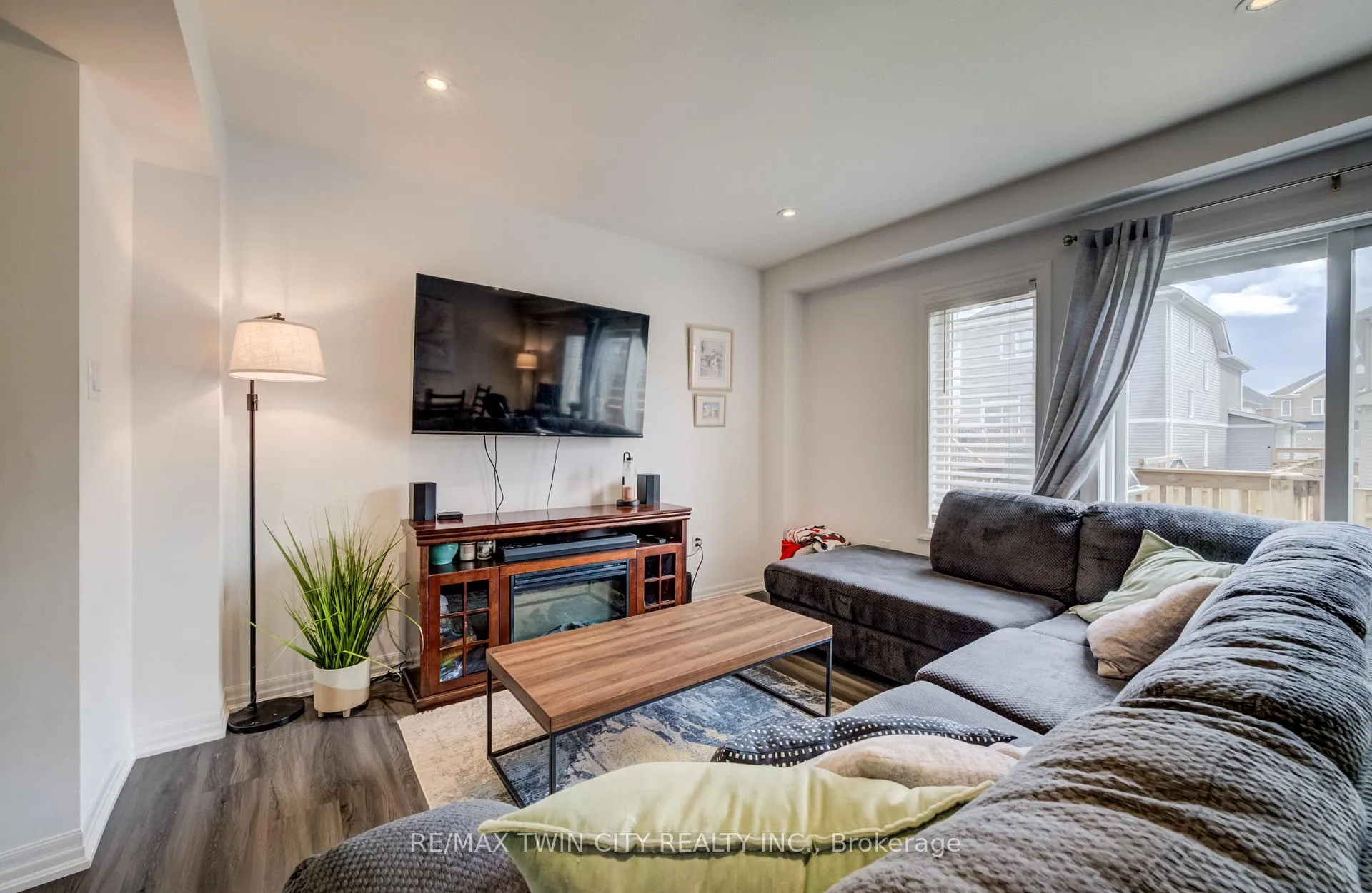 Photo 15 of 36 Bawcutt Crescent, Brant, Paris — HOMEH