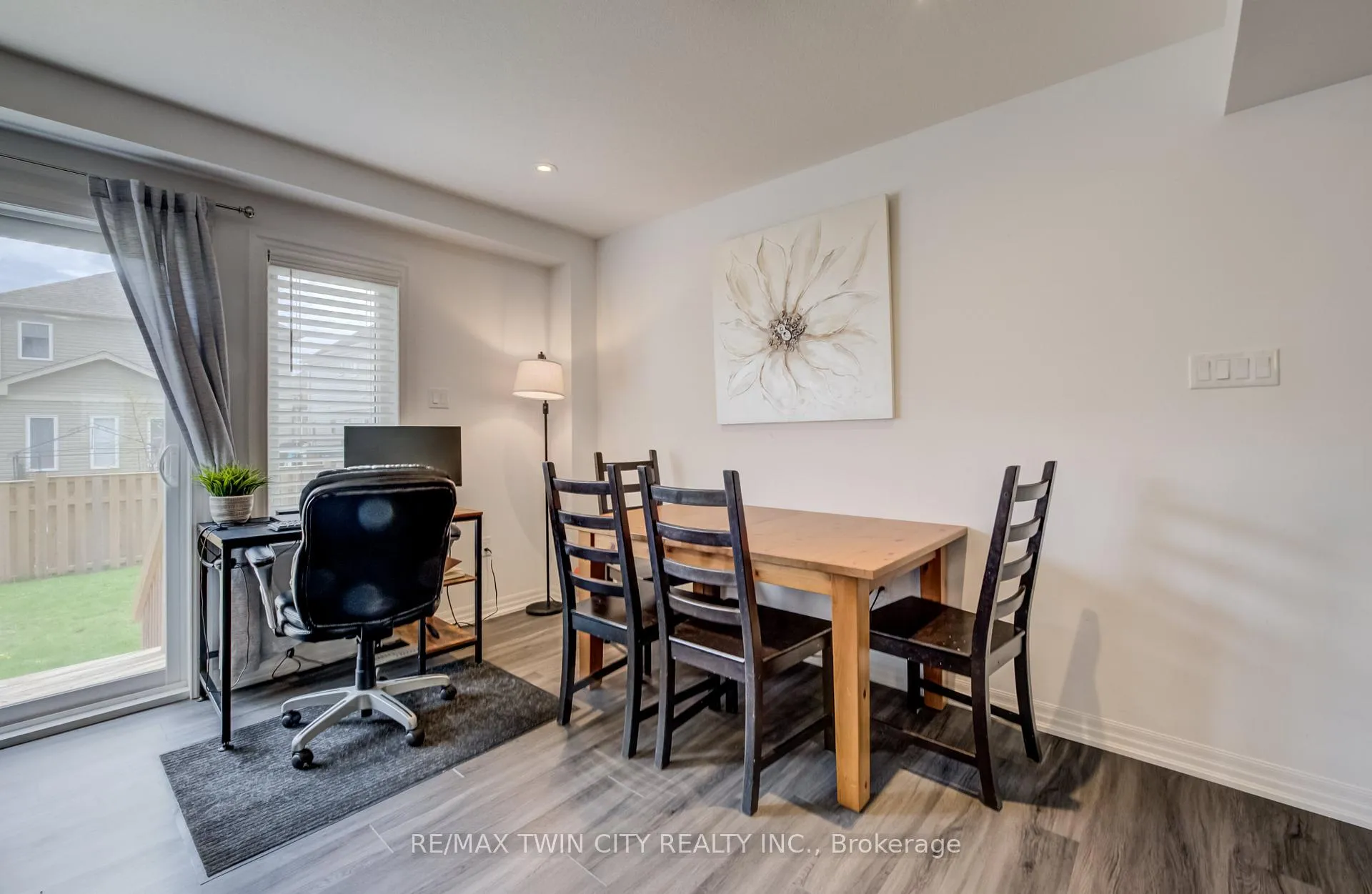 Photo 16 of 36 Bawcutt Crescent, Brant, Paris — HOMEH