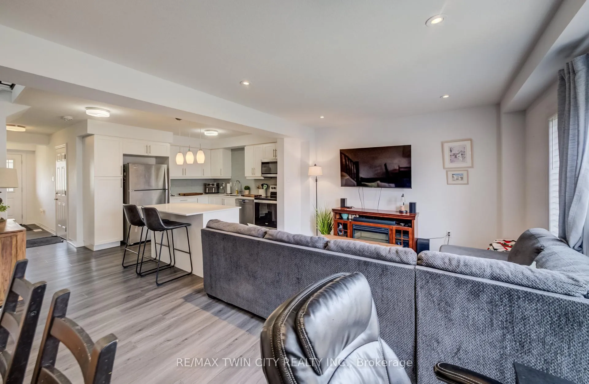 Photo 17 of 36 Bawcutt Crescent, Brant, Paris — HOMEH
