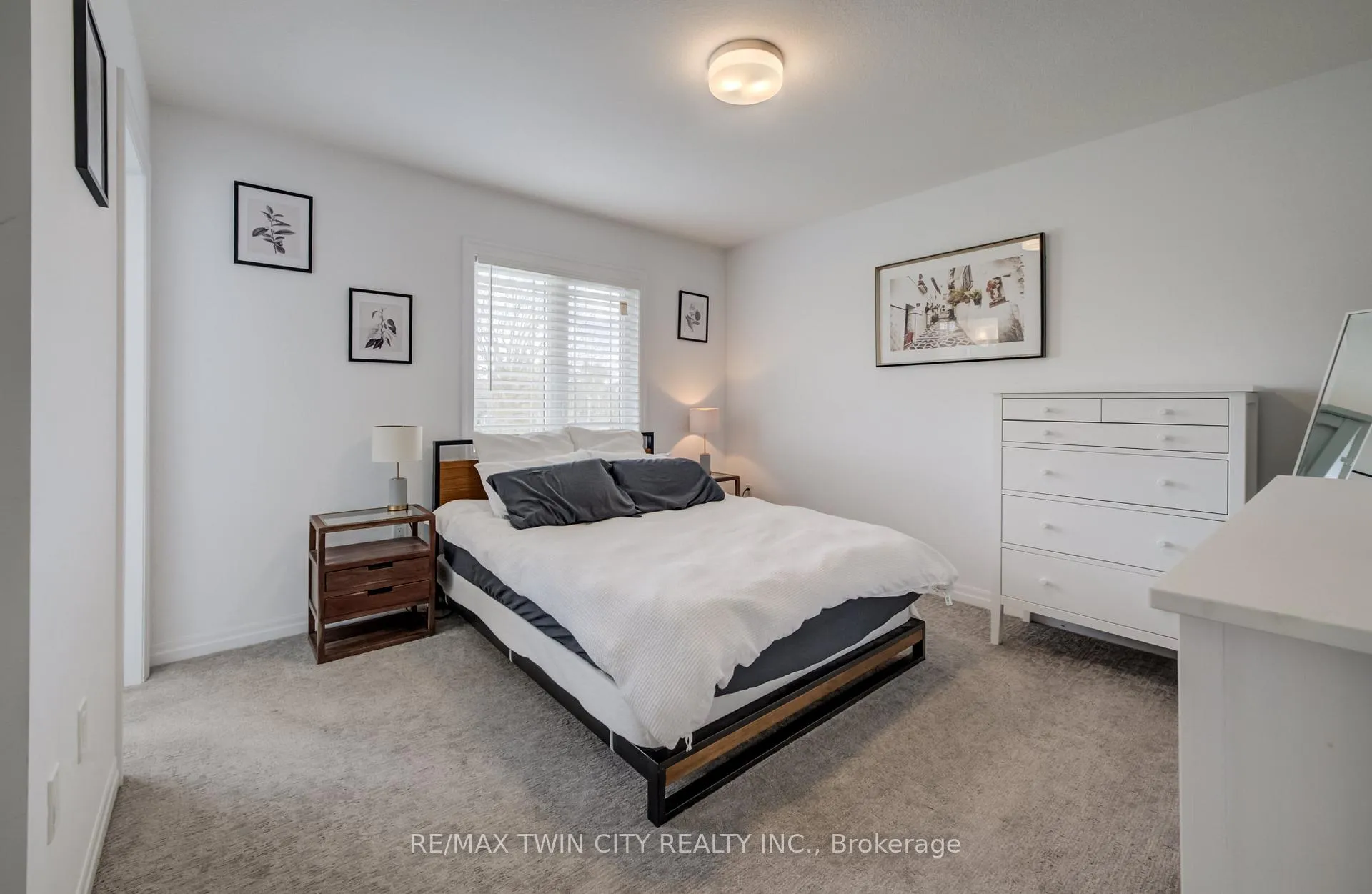Photo 19 of 36 Bawcutt Crescent, Brant, Paris — HOMEH