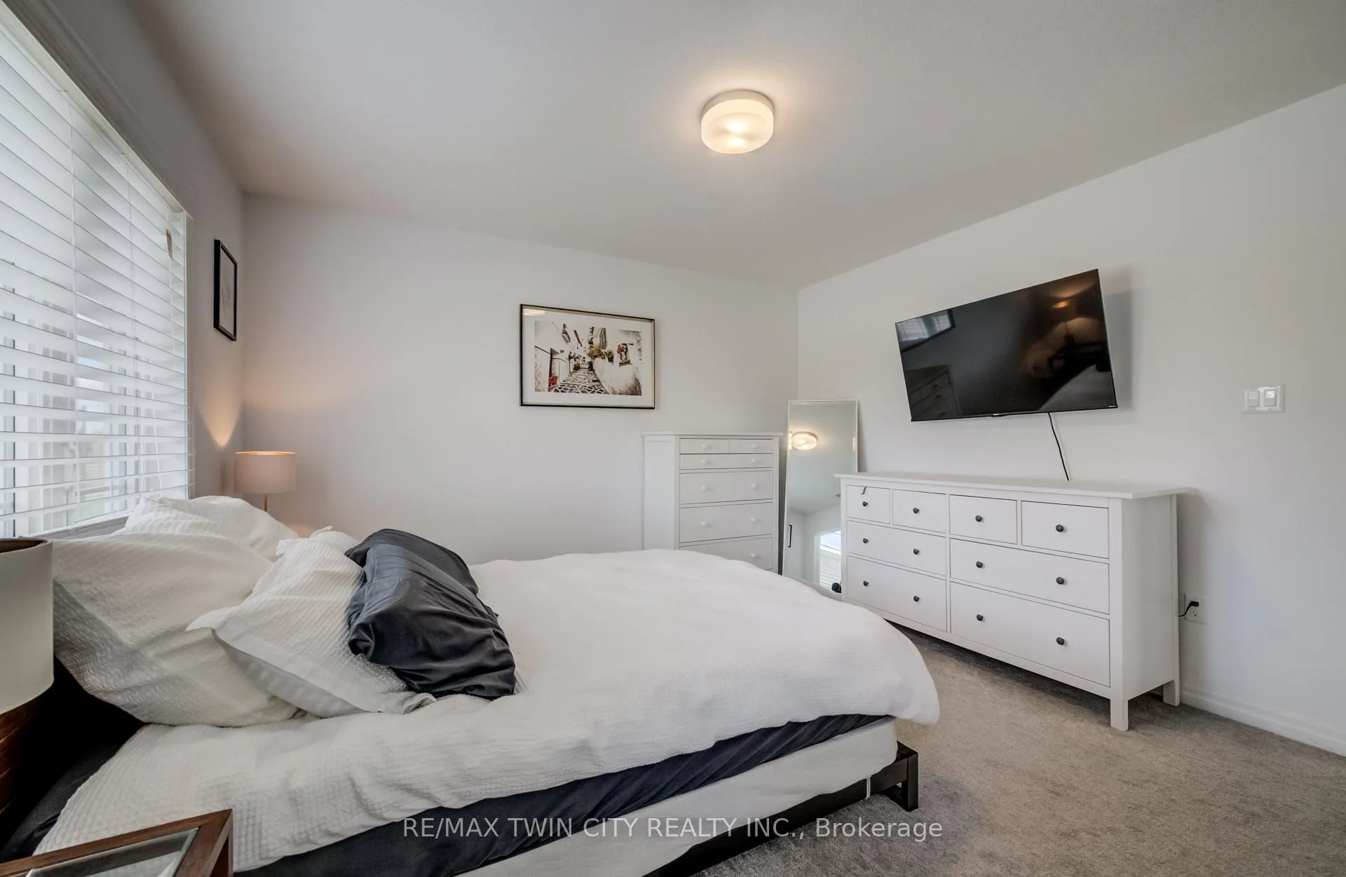 Photo 20 of 36 Bawcutt Crescent, Brant, Paris — HOMEH