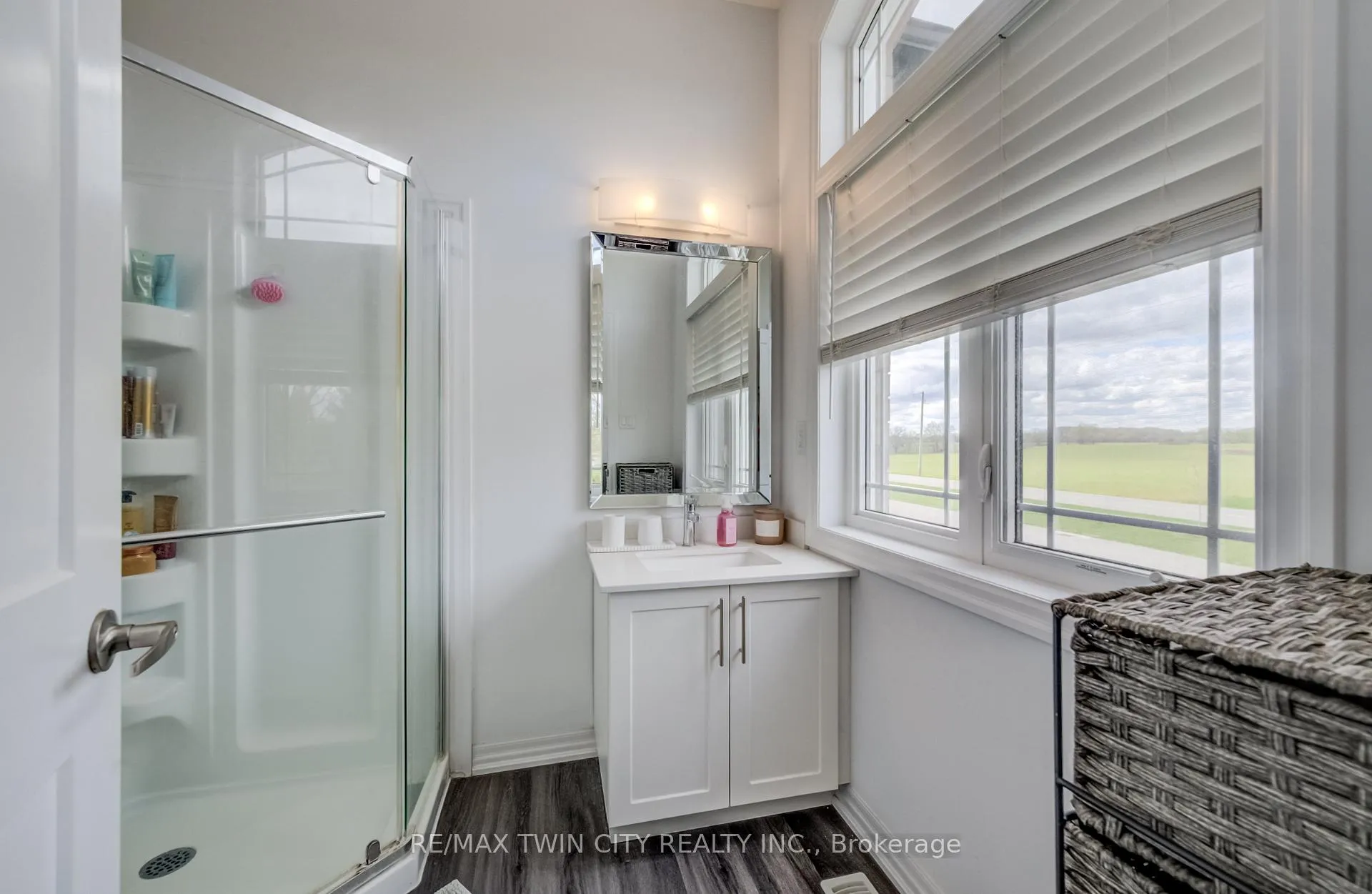 Photo 21 of 36 Bawcutt Crescent, Brant, Paris — HOMEH