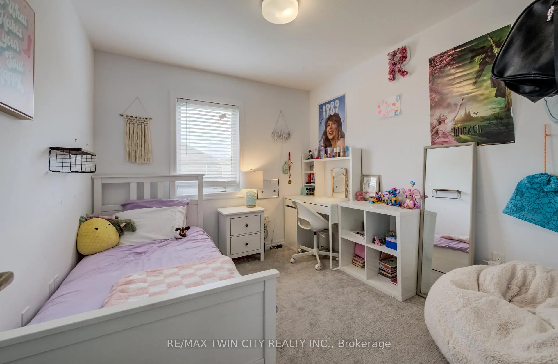 Photo 23 of 36 Bawcutt Crescent, Brant, Paris — HOMEH