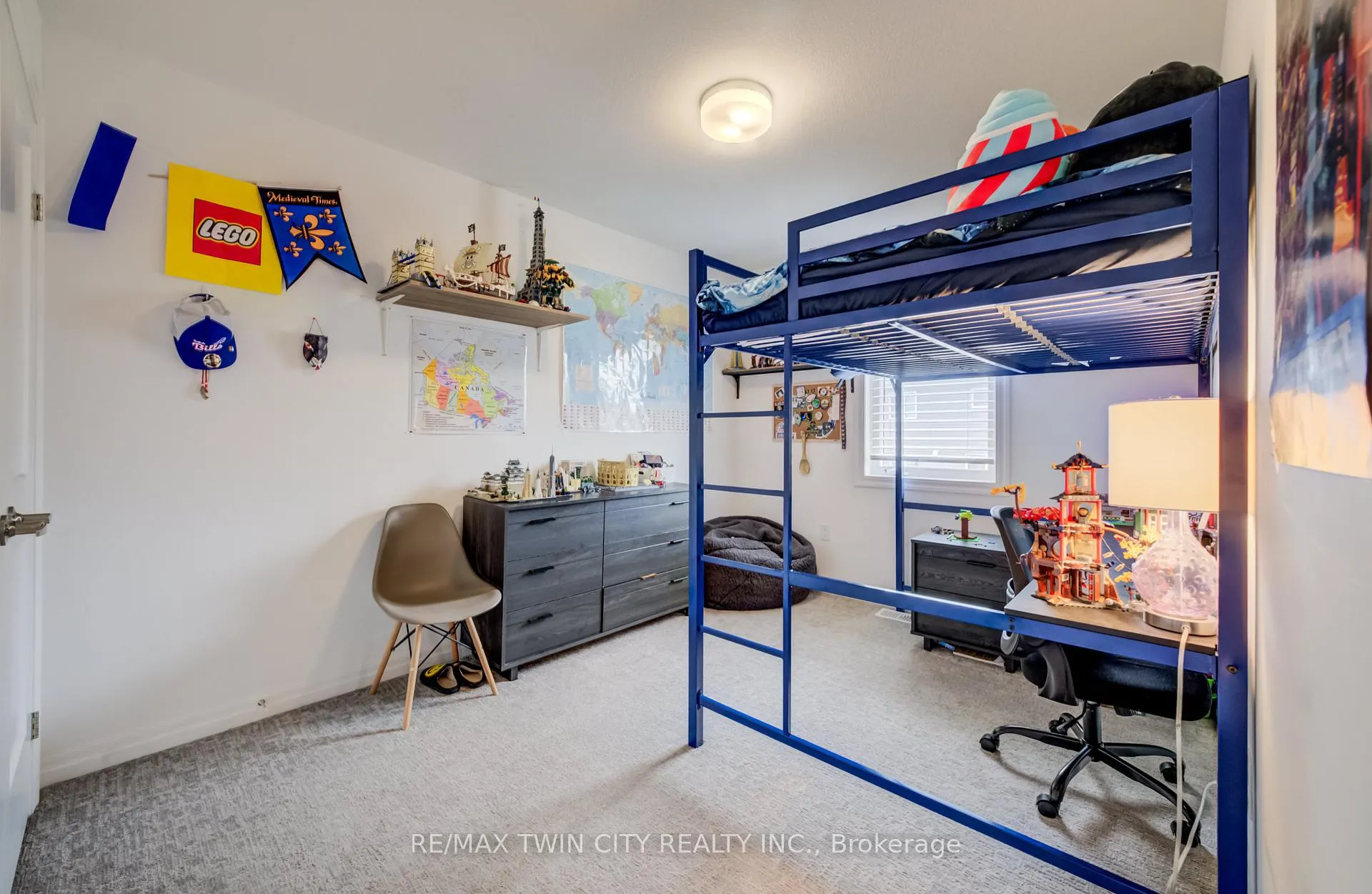Photo 24 of 36 Bawcutt Crescent, Brant, Paris — HOMEH