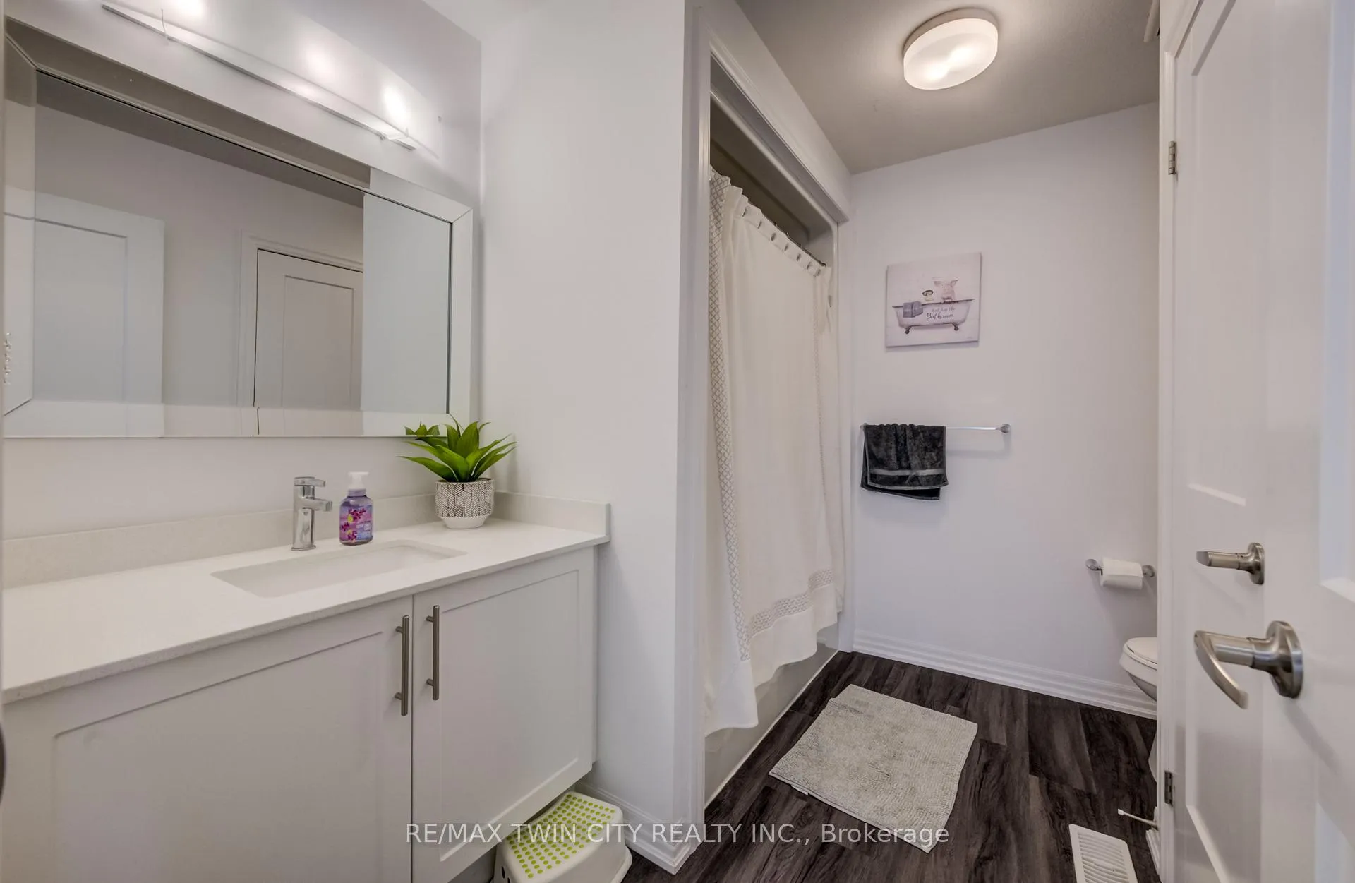 Photo 25 of 36 Bawcutt Crescent, Brant, Paris — HOMEH