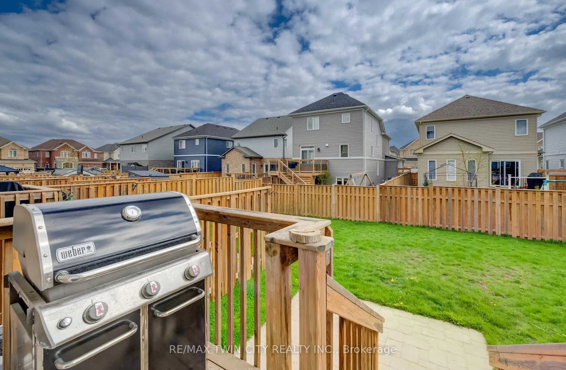 Photo 27 of 36 Bawcutt Crescent, Brant, Paris — HOMEH