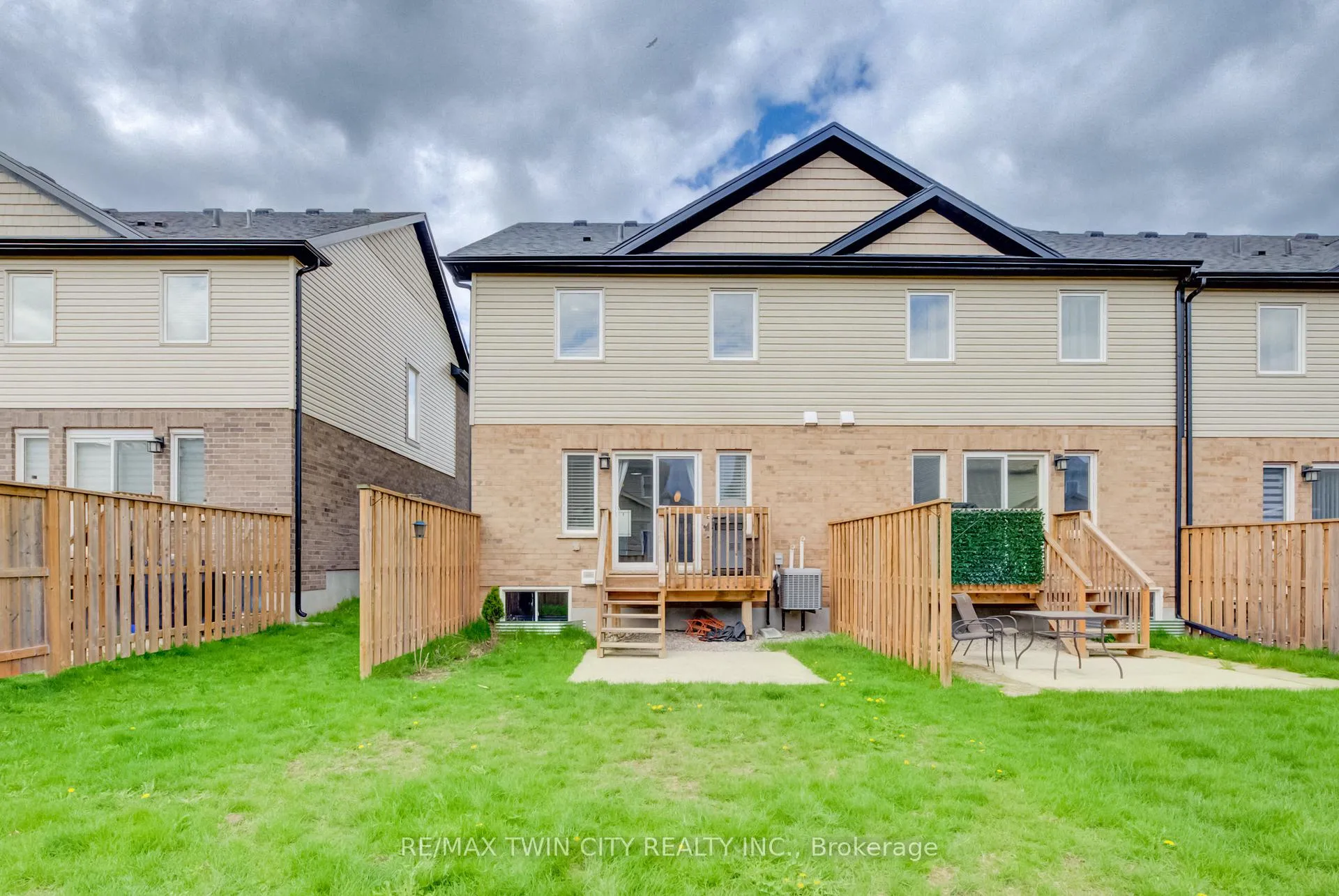 Photo 29 of 36 Bawcutt Crescent, Brant, Paris — HOMEH