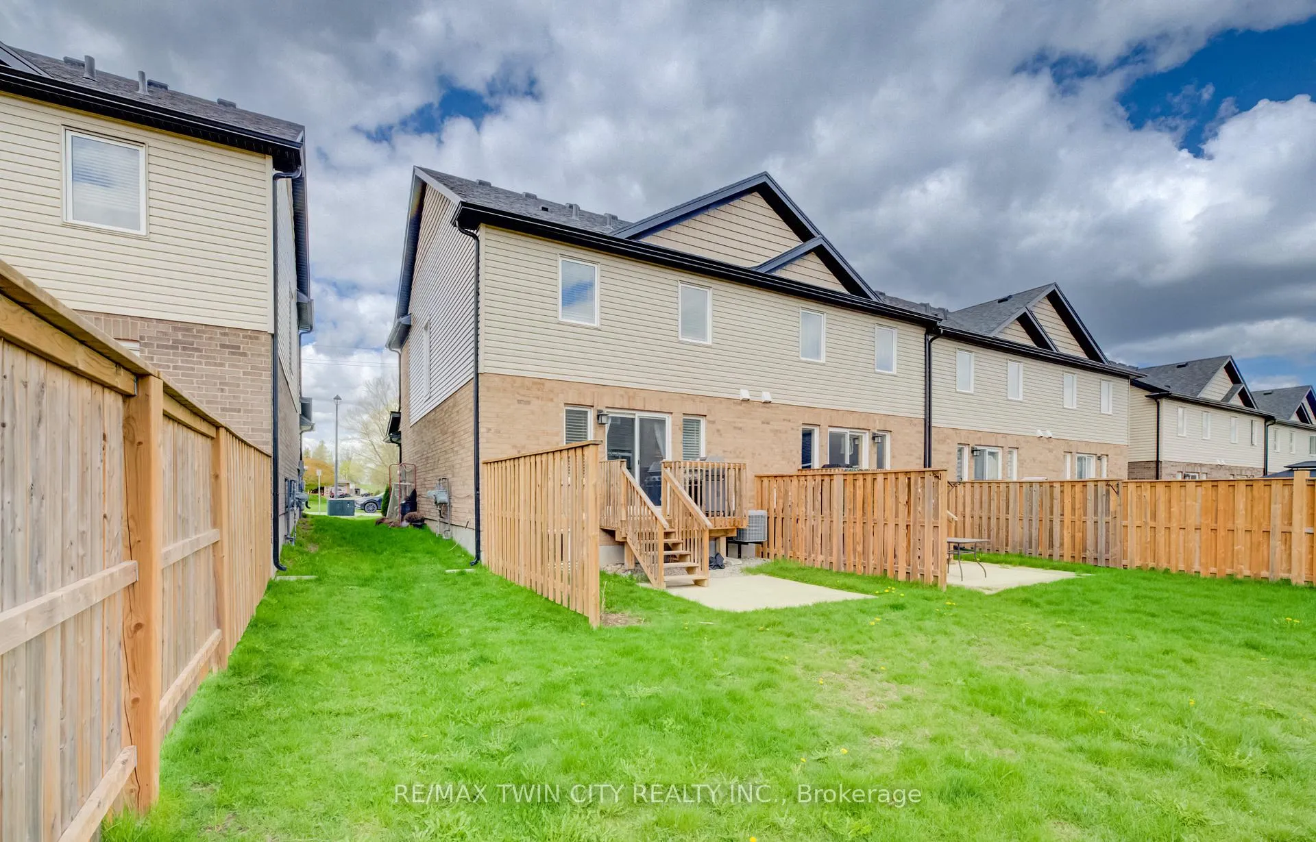 Photo 30 of 36 Bawcutt Crescent, Brant, Paris — HOMEH