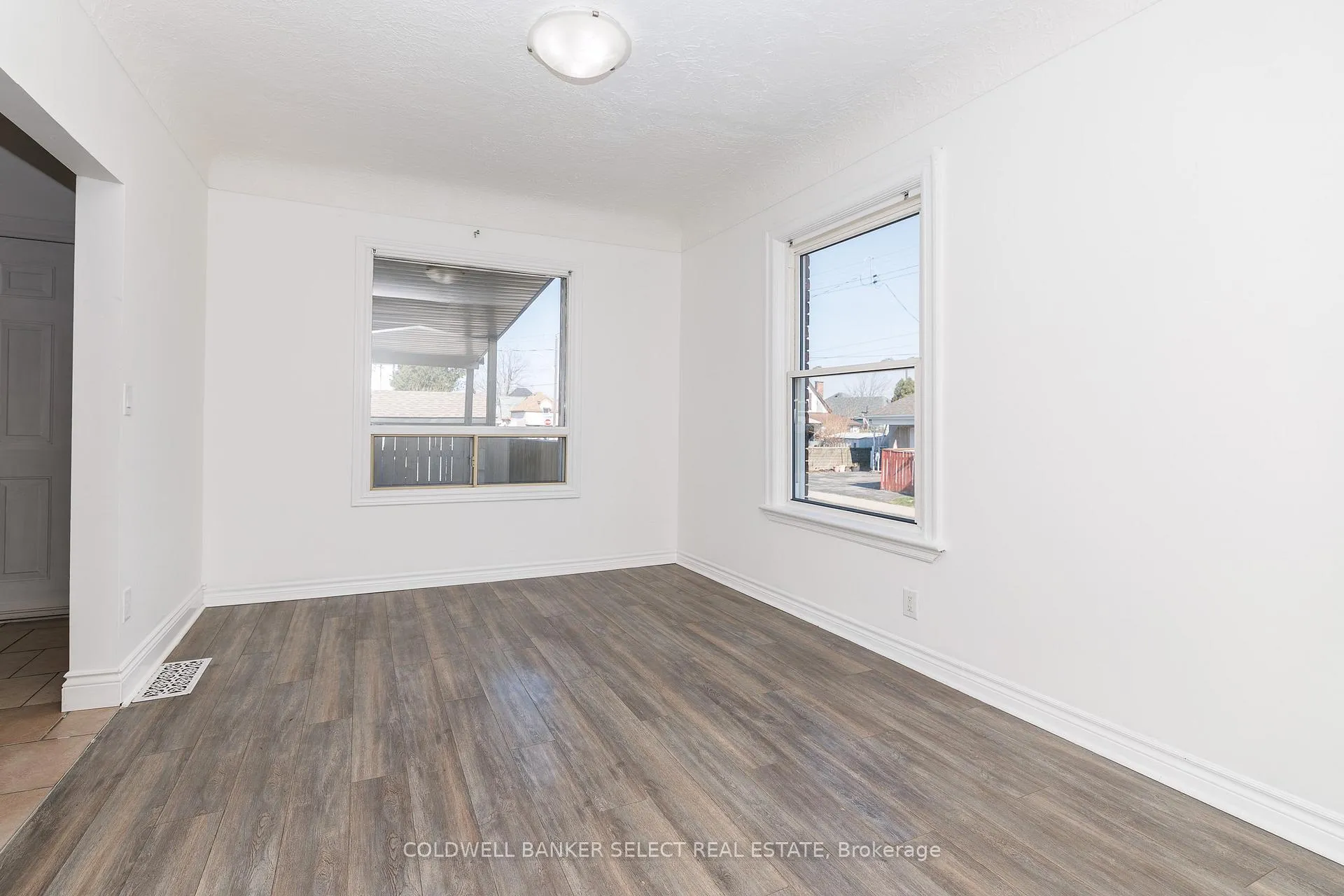 Photo 8 of 55 Frederick Avenue, Hamilton, Crown Point — HOMEH