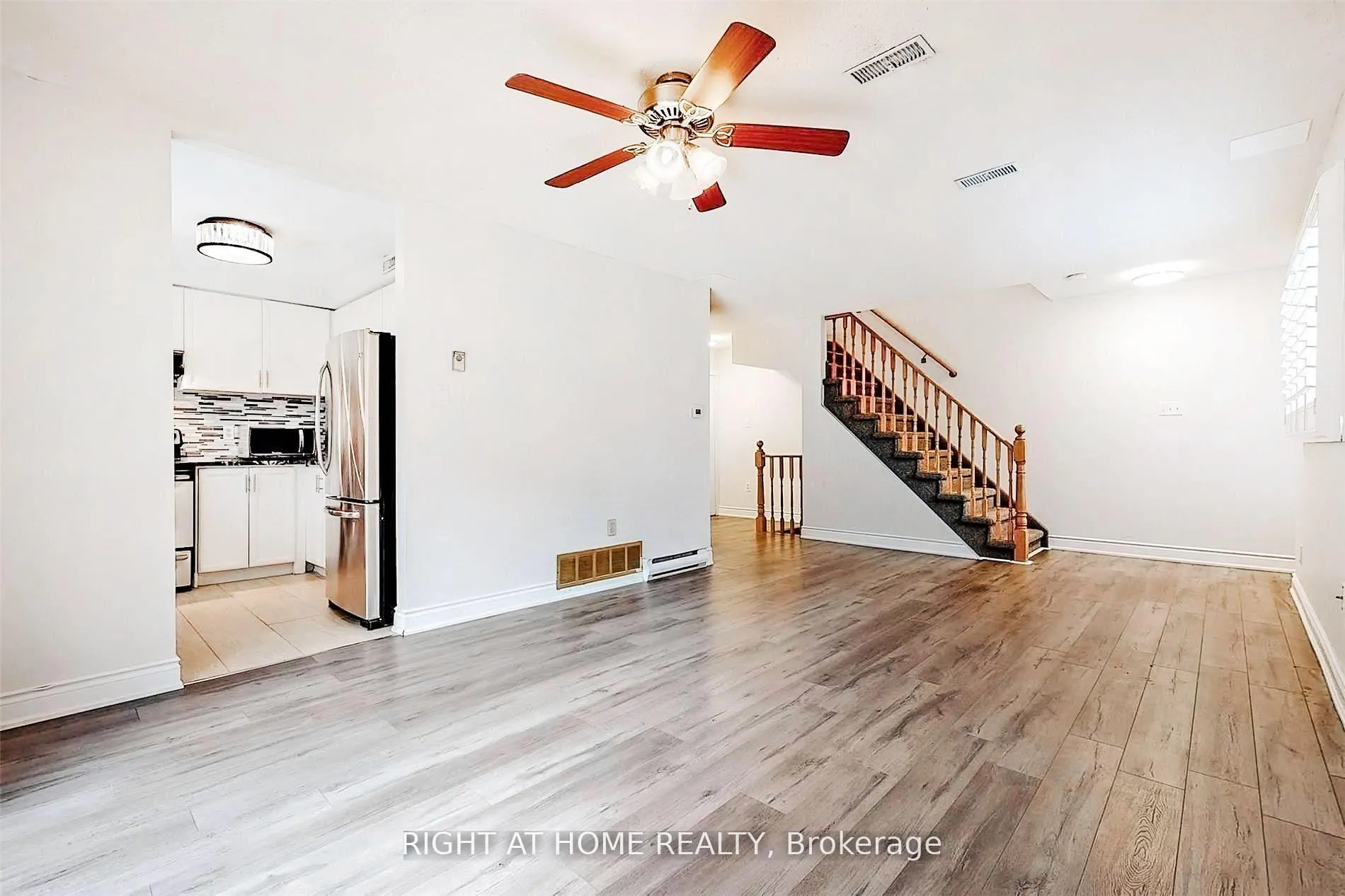 Photo 3 of Unit 3, 20 Evergreen Court, Barrie, Ardagh — HOMEH