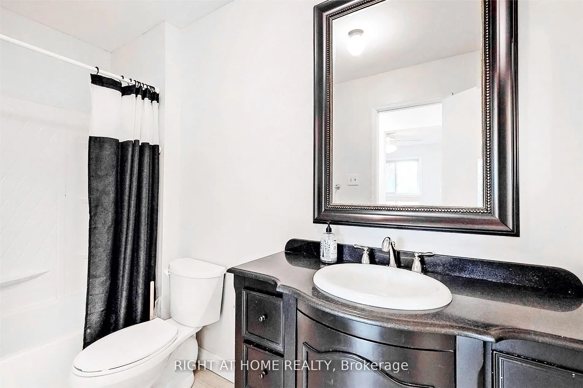 Photo 7 of Unit 3, 20 Evergreen Court, Barrie, Ardagh — HOMEH