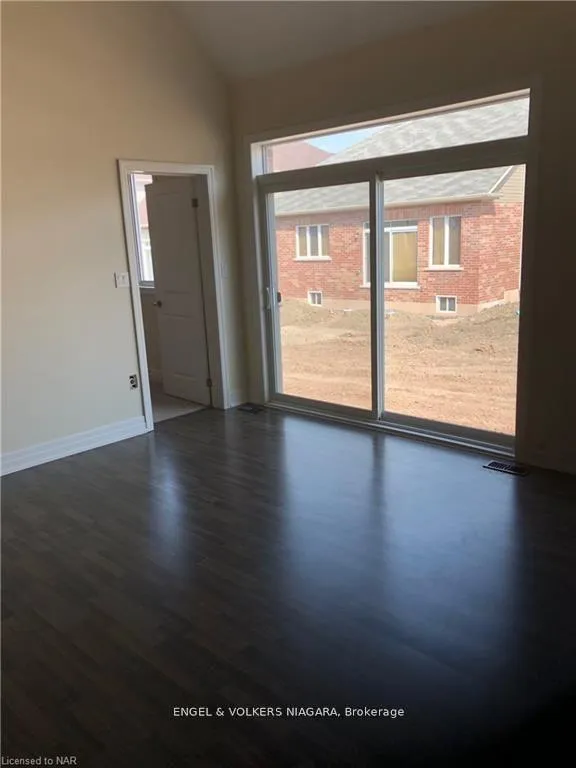 Photo 10 of 4419 Shuttleworth Drive, Niagara Falls, Lyons Creek — HOMEH