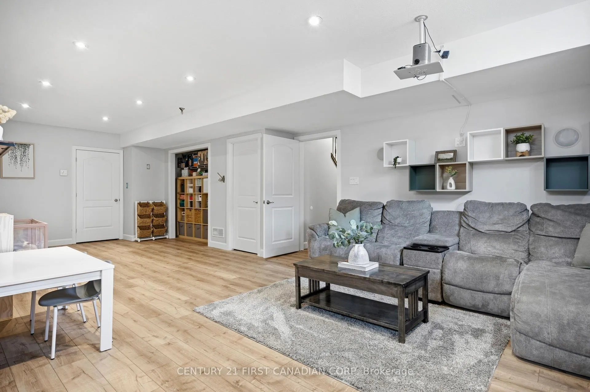 Photo 6 of 122 Joseph Street, Lucan Biddulph, Lucan — HOMEH