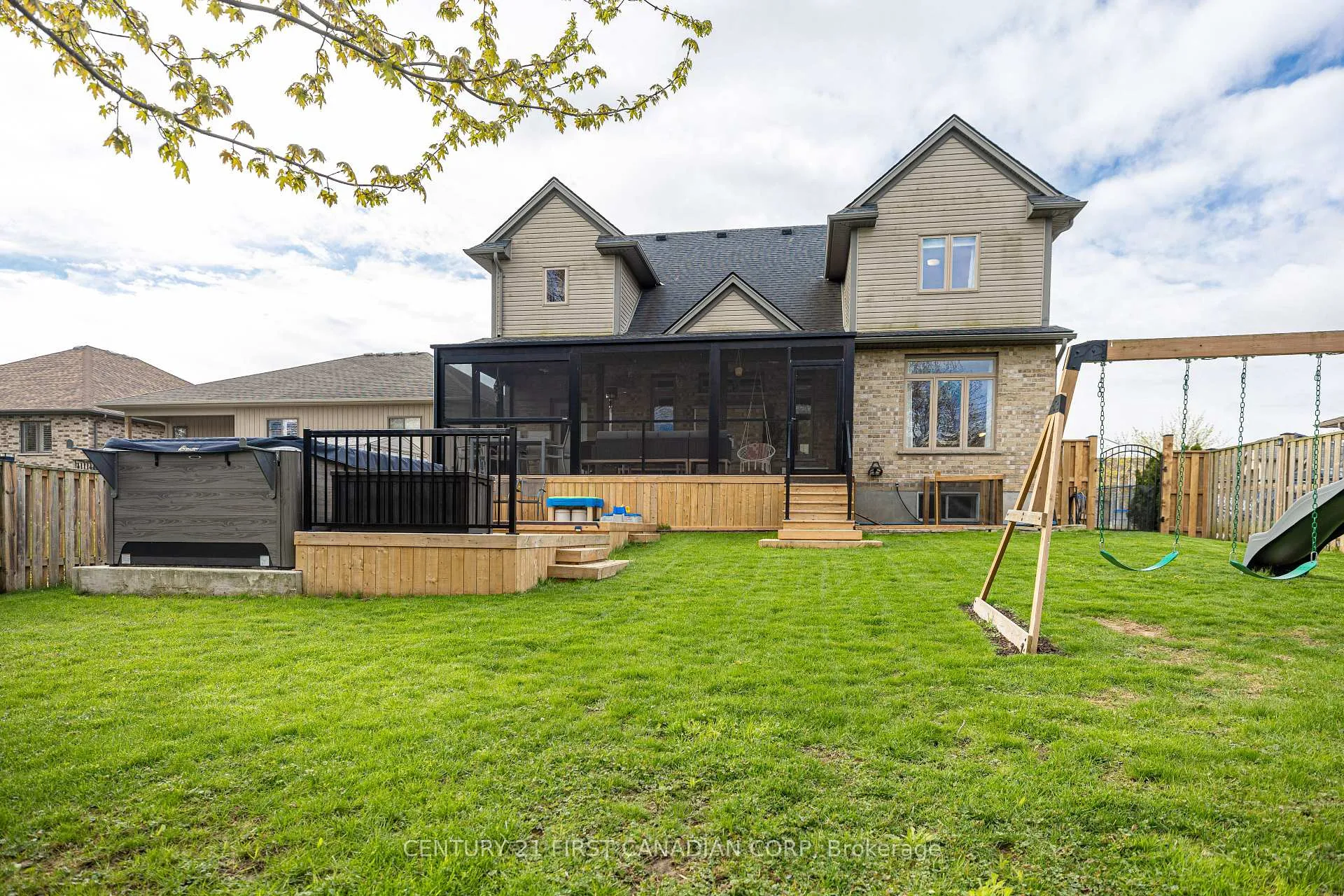 Photo 9 of 122 Joseph Street, Lucan Biddulph, Lucan — HOMEH