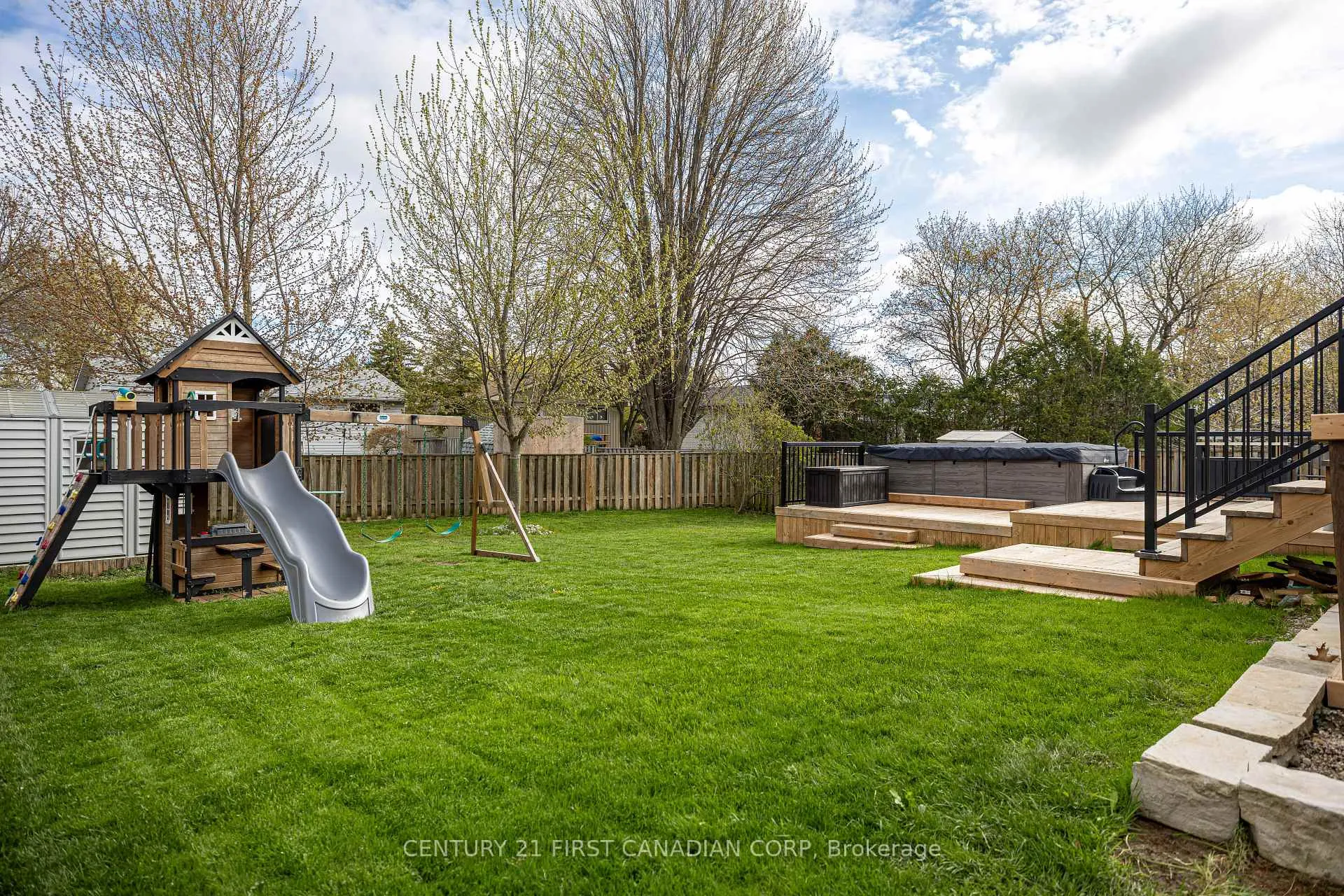 Photo 10 of 122 Joseph Street, Lucan Biddulph, Lucan — HOMEH