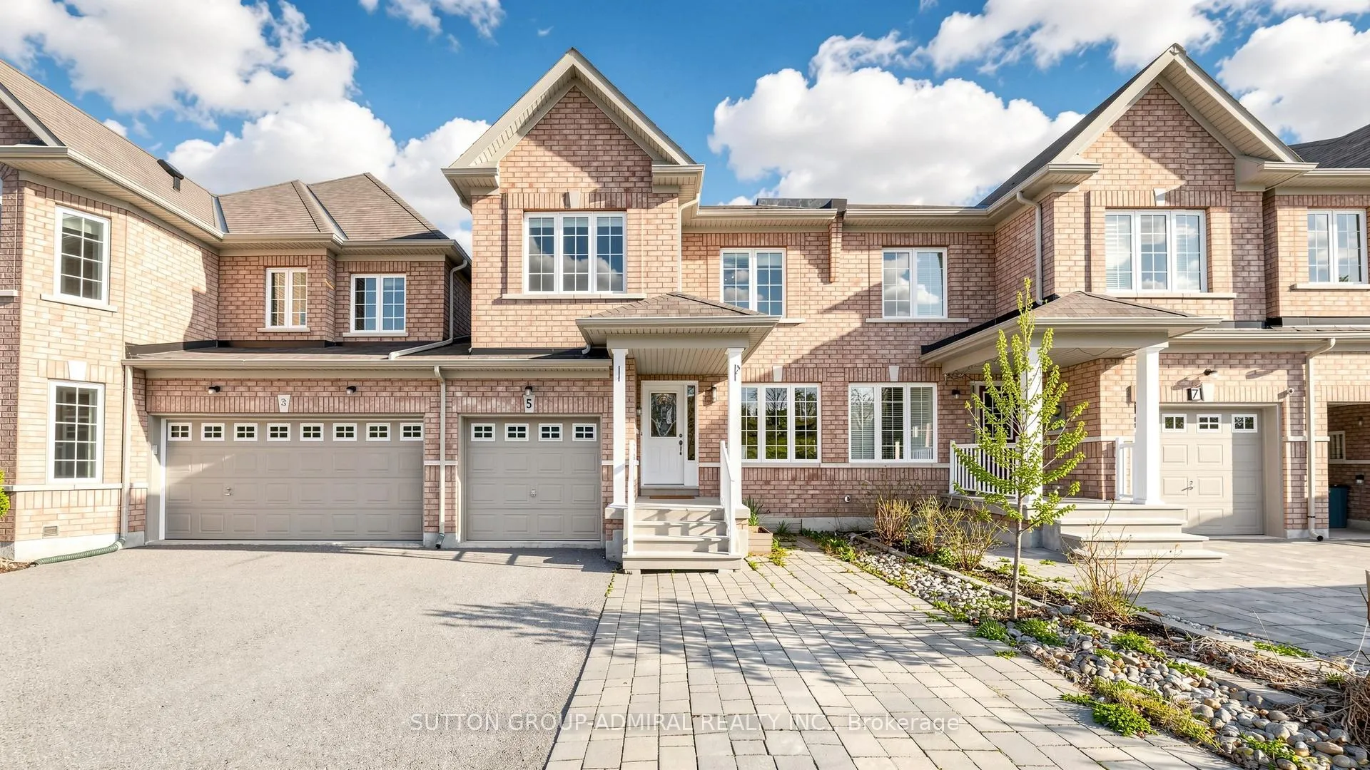 Front of 5 Quattro Avenue
