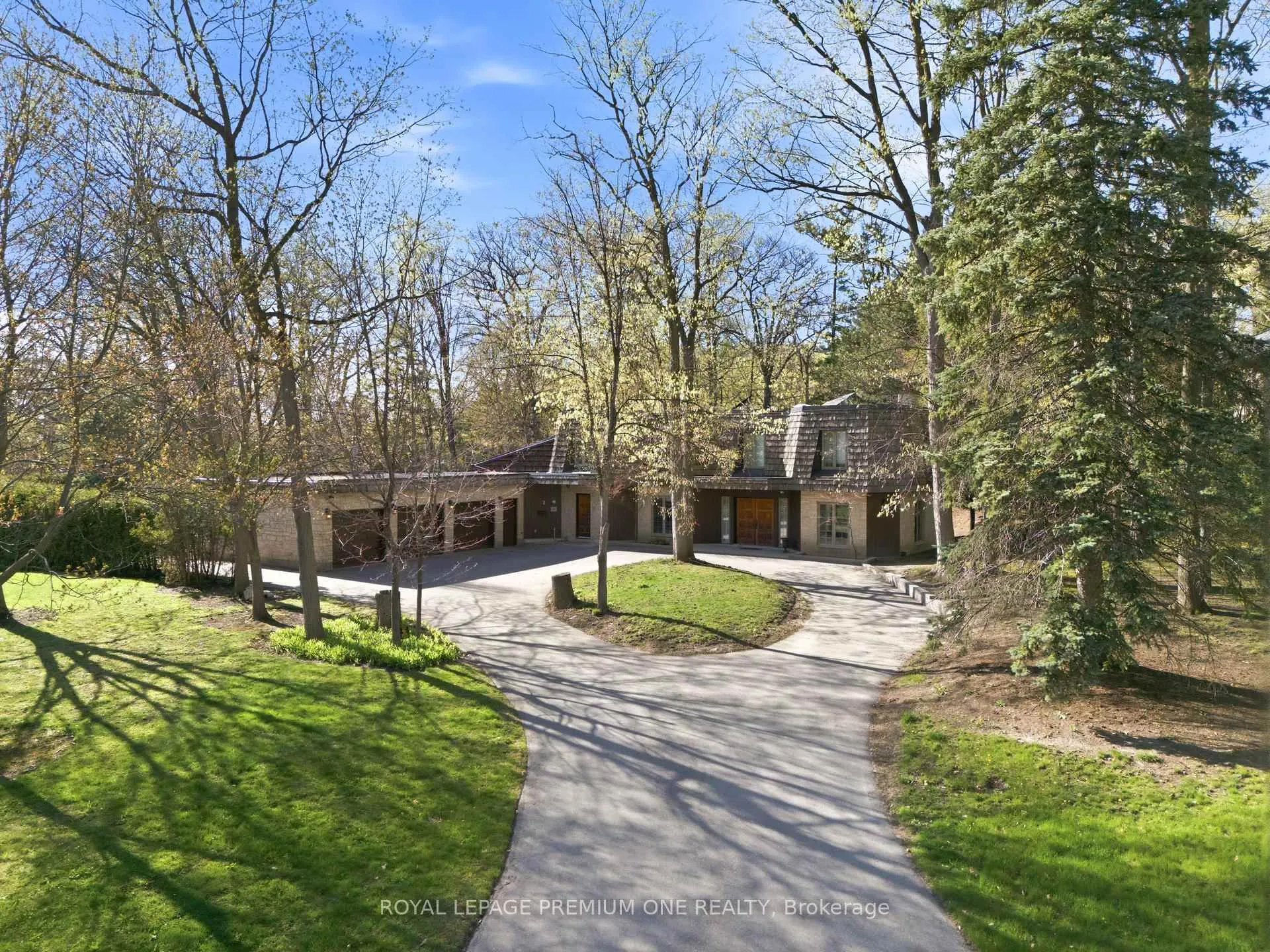 Photo 2 of 72 Golf Avenue, Vaughan, East Woodbridge — HOMEH