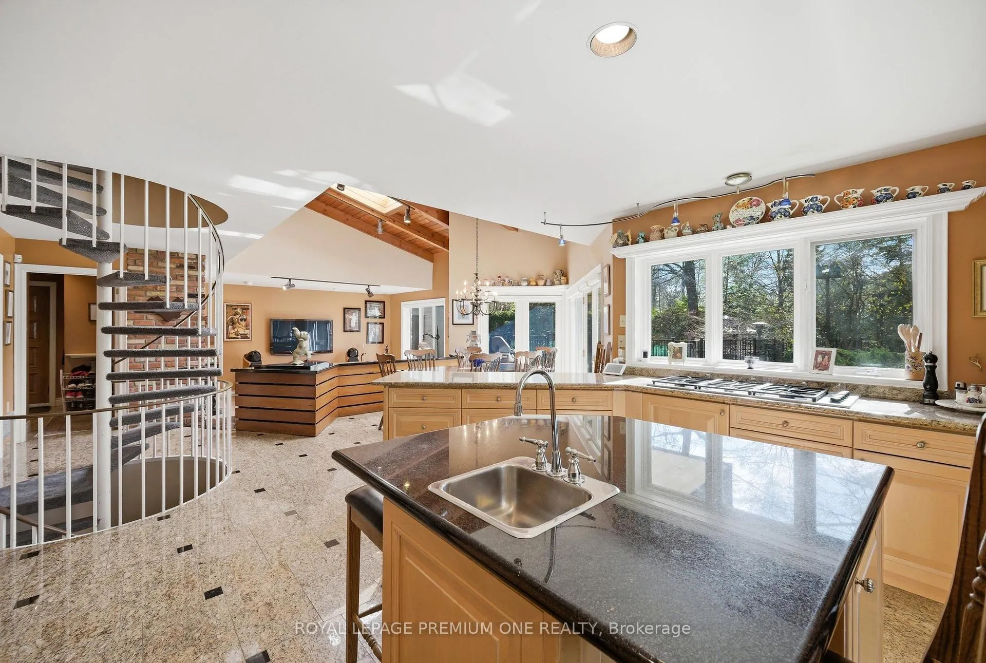 Photo 9 of 72 Golf Avenue, Vaughan, East Woodbridge — HOMEH