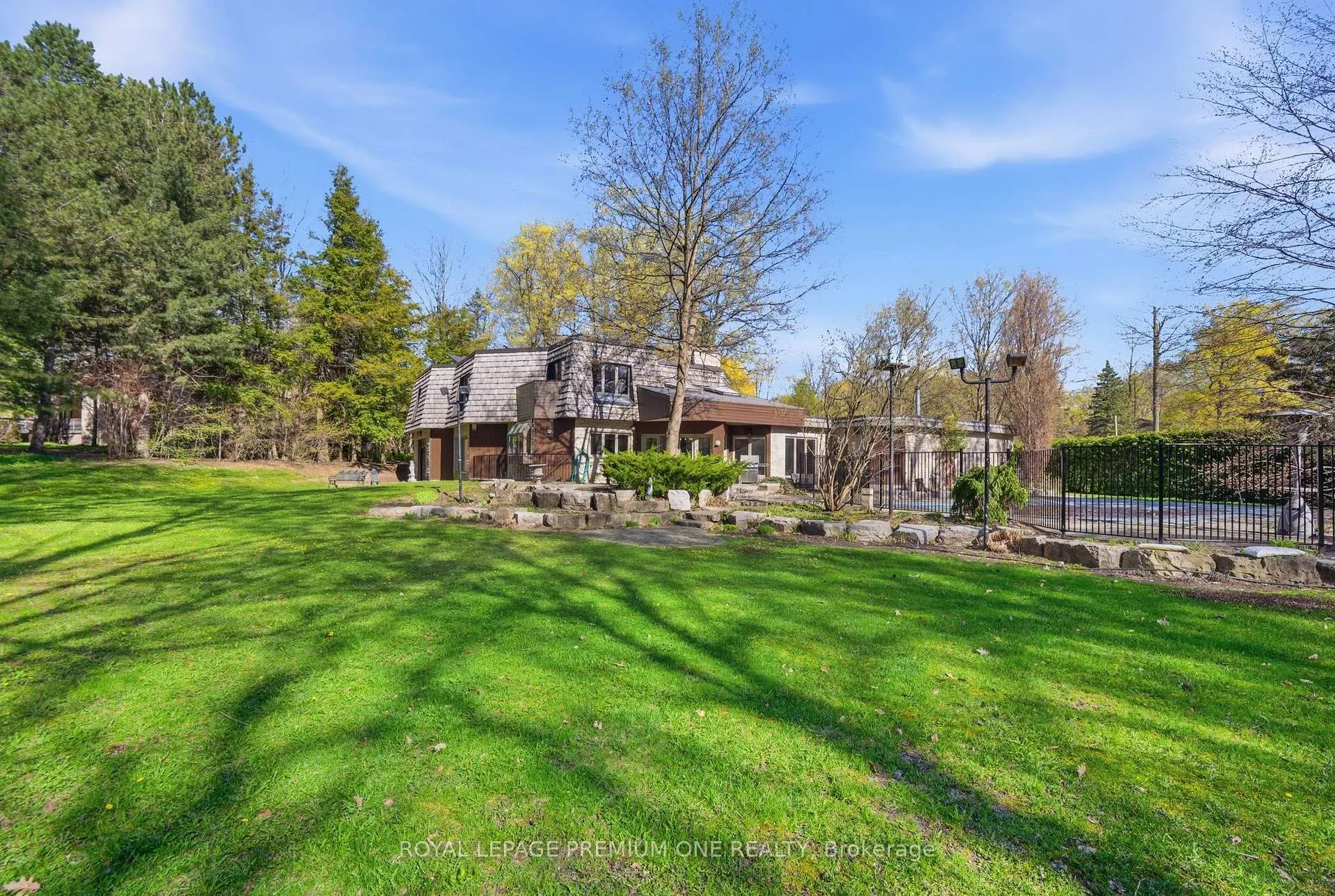 Photo 25 of 72 Golf Avenue, Vaughan, East Woodbridge — HOMEH
