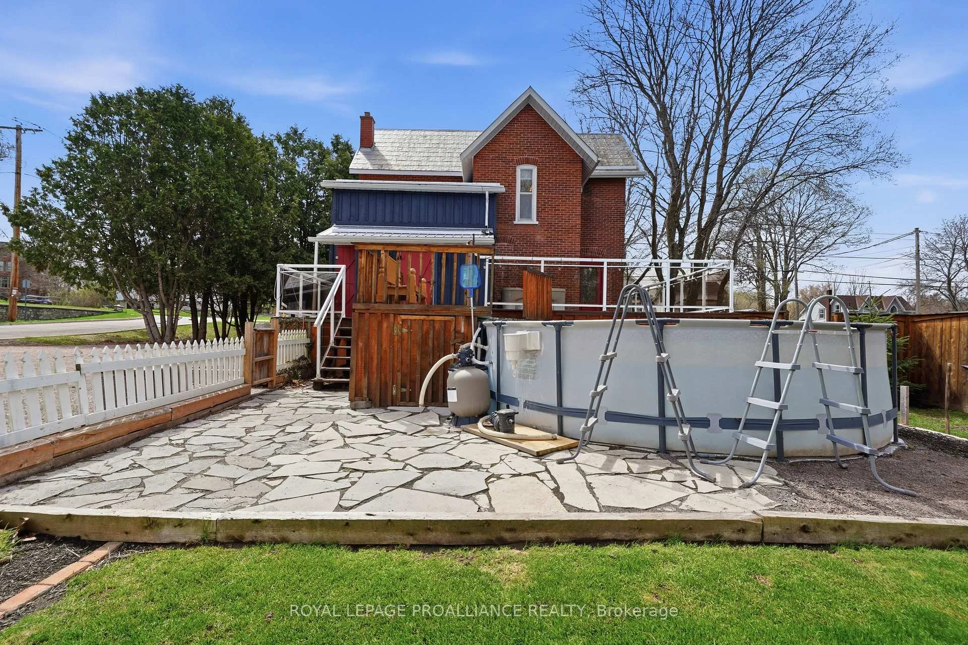 Photo 38 of 154 St Lawrence Street W, Madoc — HOMEH
