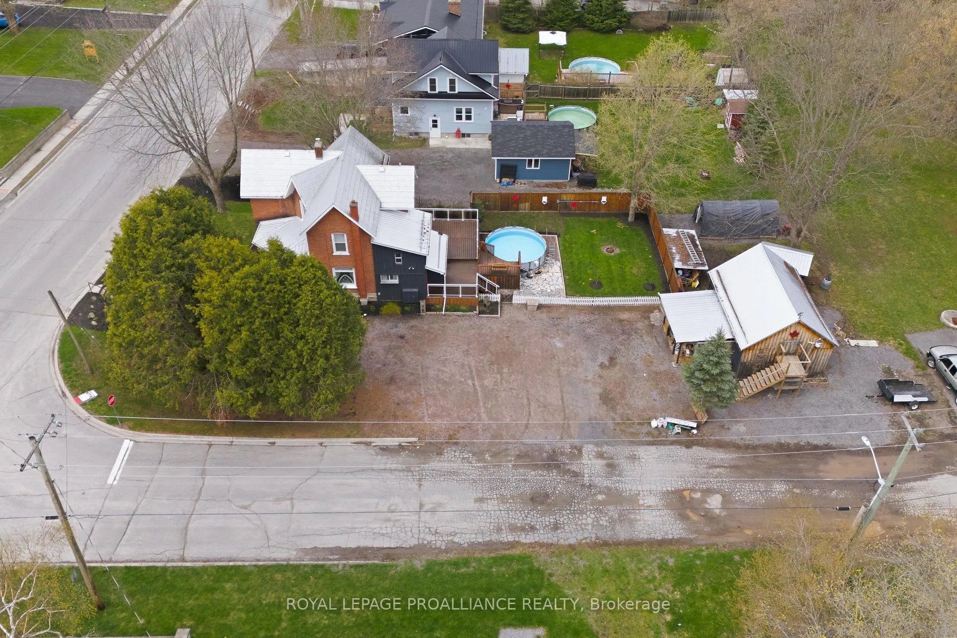 Photo 45 of 154 St Lawrence Street W, Madoc — HOMEH