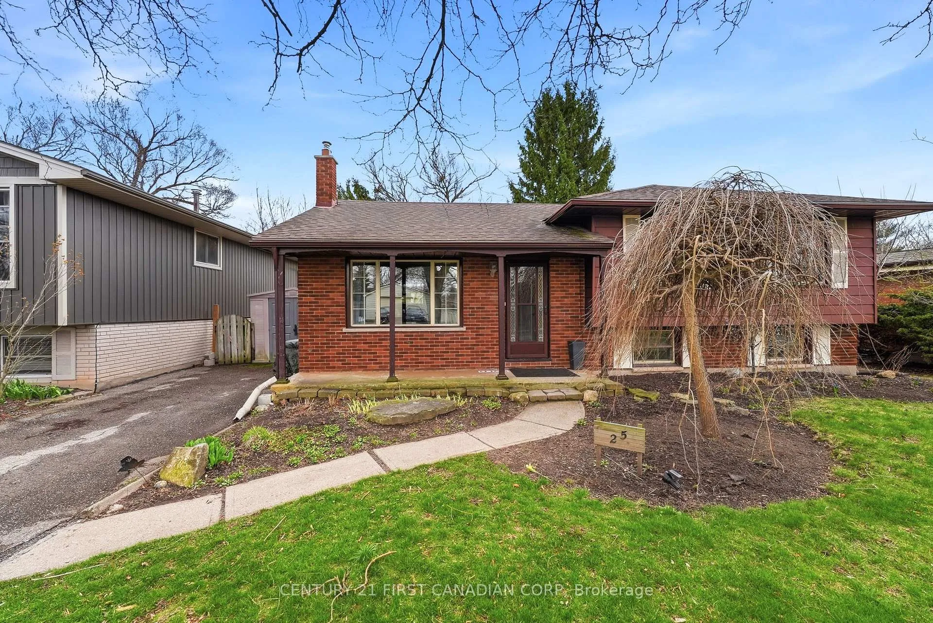 Photo 2 of 25 Glanworth Avenue, St. Thomas — HOMEH