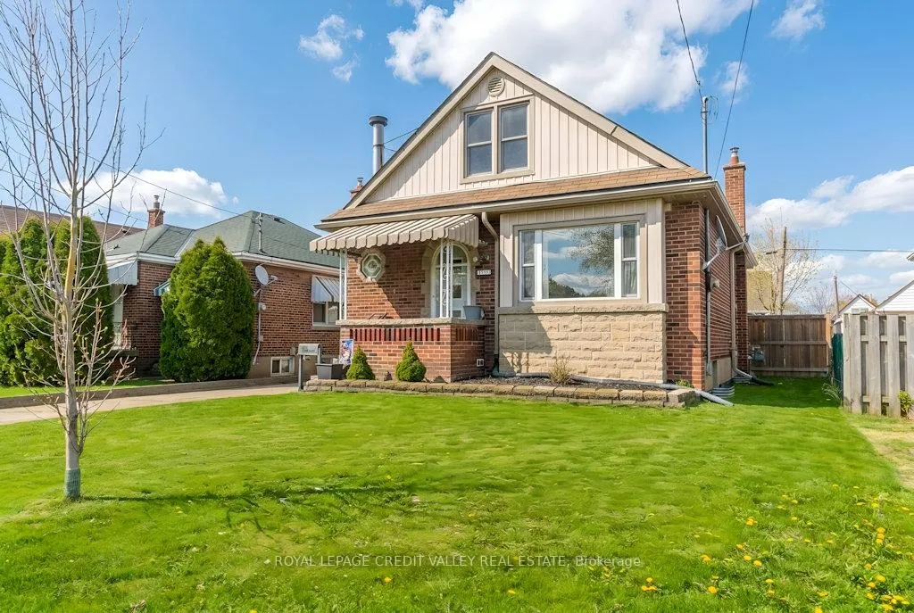 Photo 3 of 117 Glencarry Avenue, Hamilton, Glenview — HOMEH