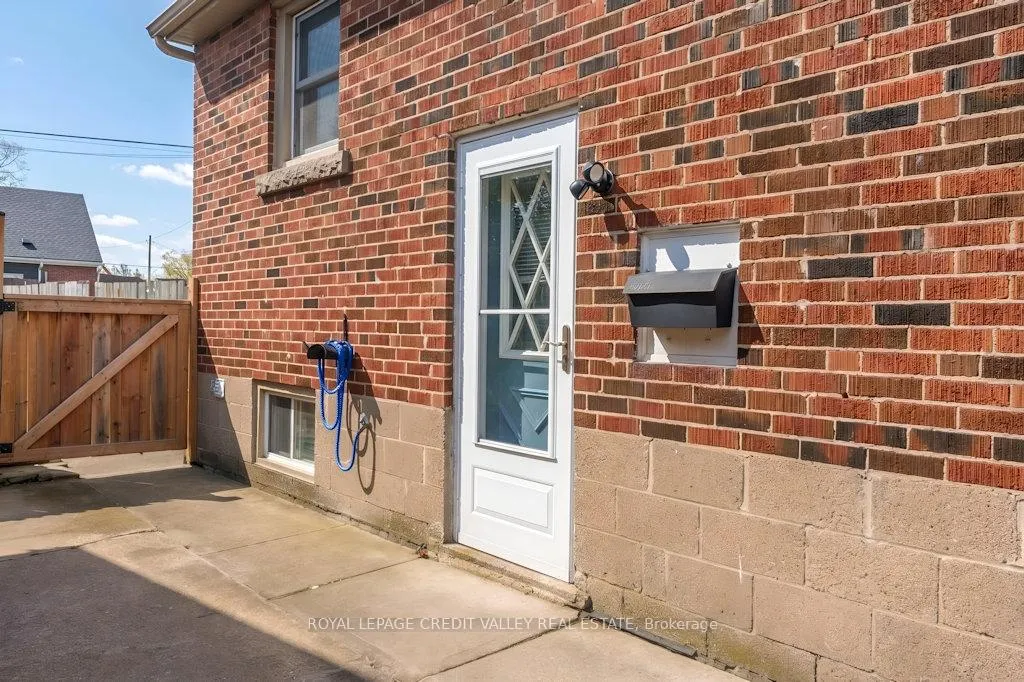 Photo 5 of 117 Glencarry Avenue, Hamilton, Glenview — HOMEH
