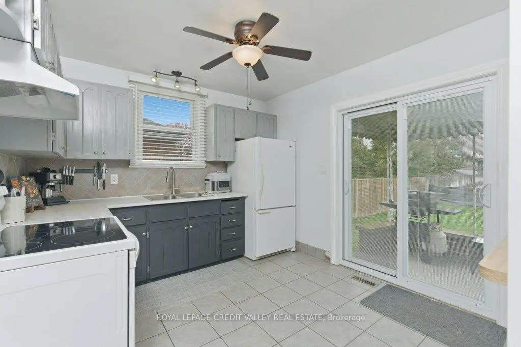 Photo 12 of 117 Glencarry Avenue, Hamilton, Glenview — HOMEH