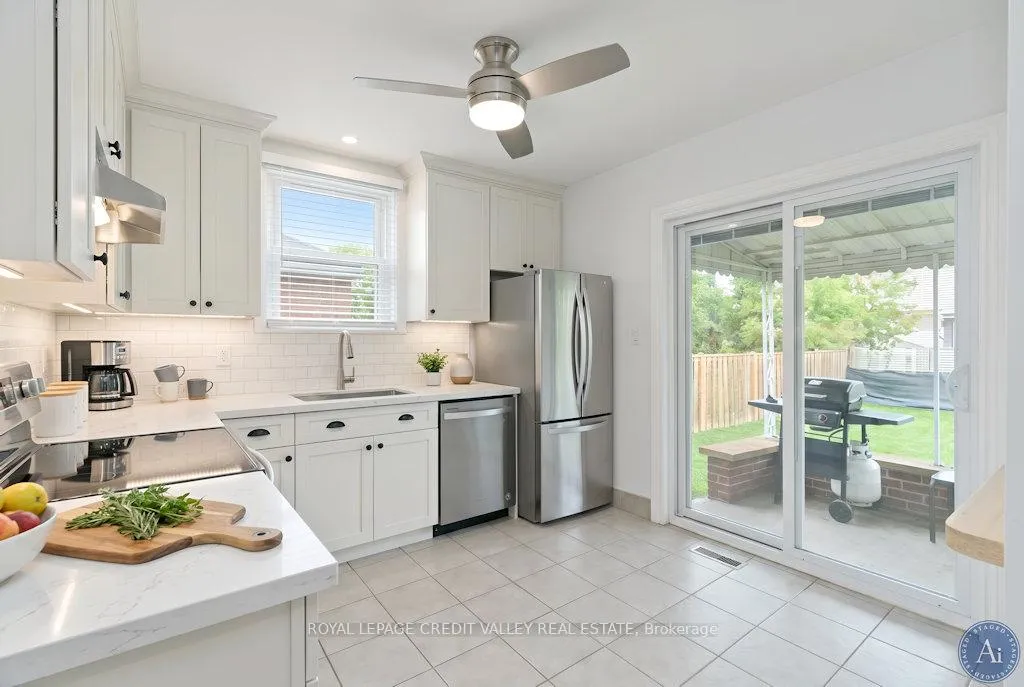 Photo 13 of 117 Glencarry Avenue, Hamilton, Glenview — HOMEH