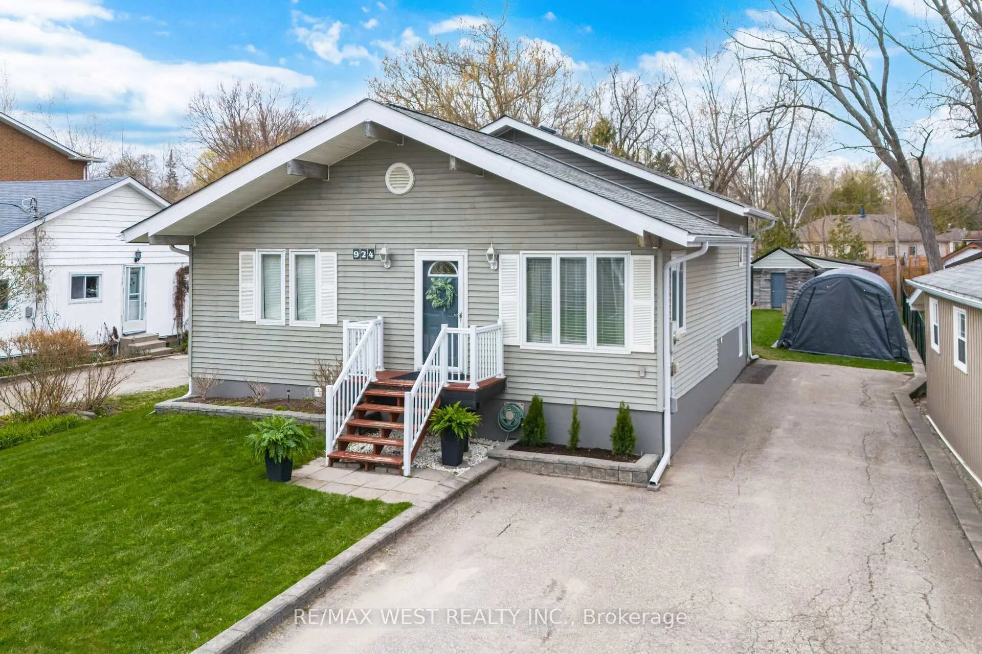 Photo 1 of 924 Vicrol Drive, Innisfil, Alcona — HOMEH