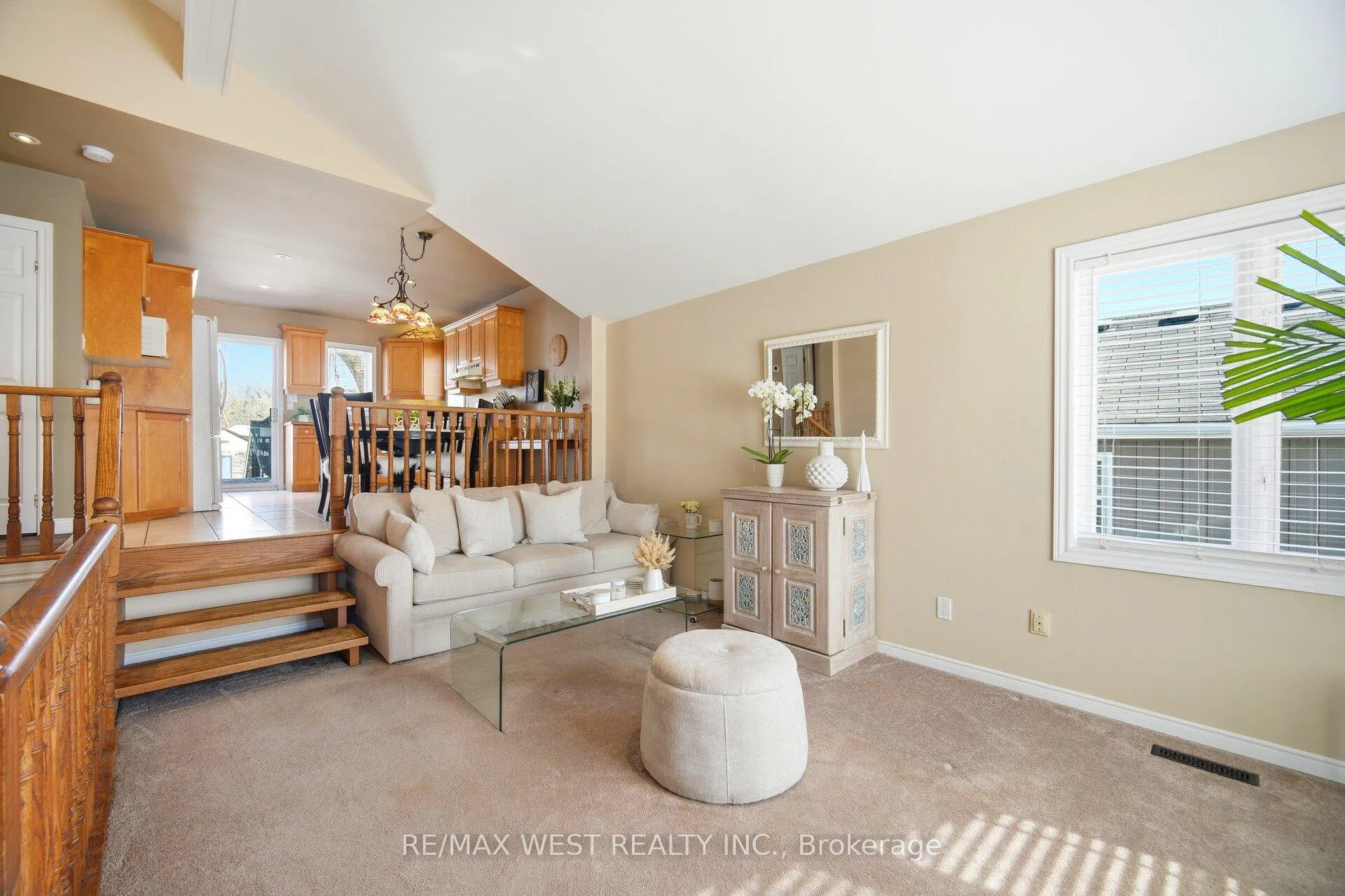 Photo 5 of 924 Vicrol Drive, Innisfil, Alcona — HOMEH