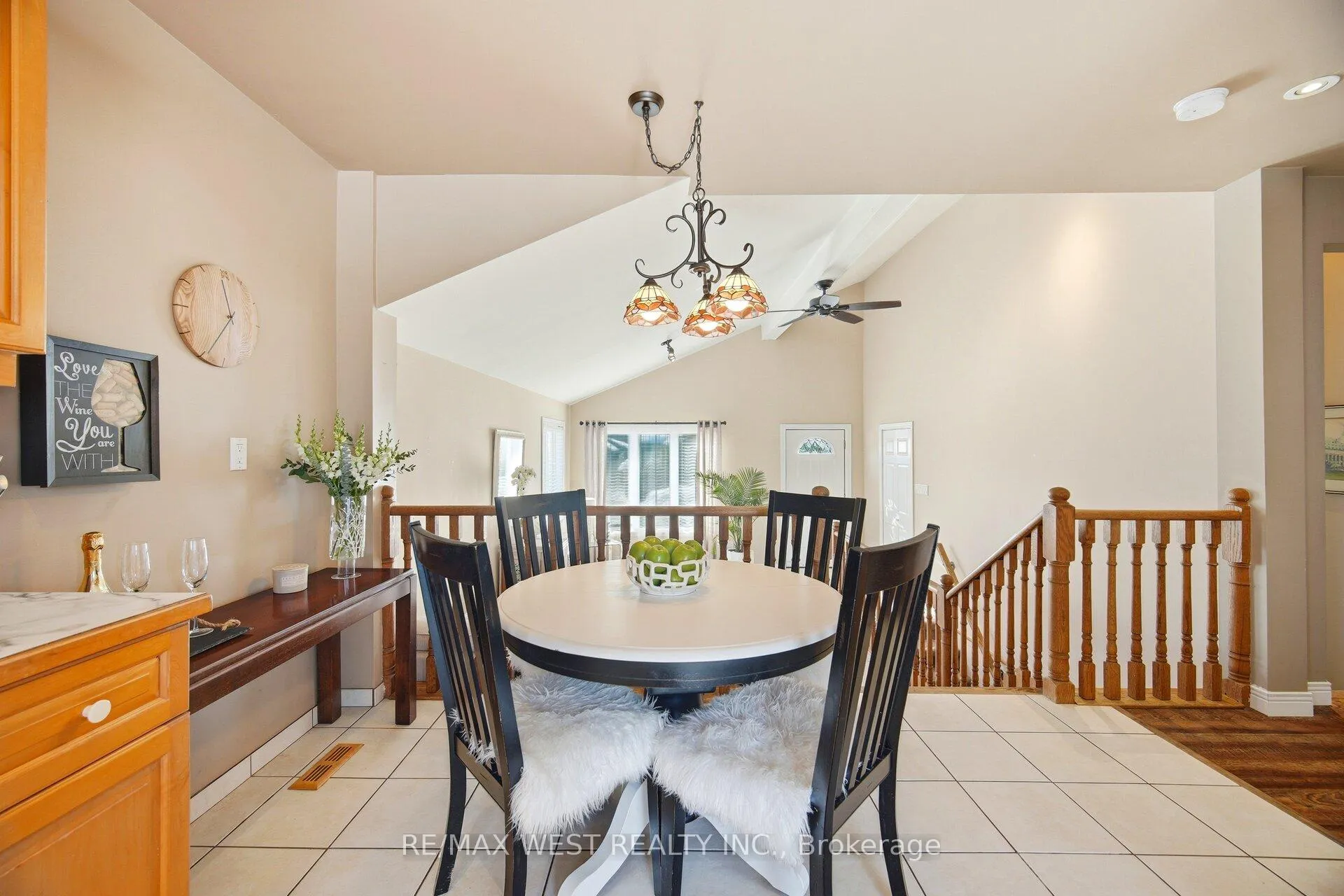 Photo 8 of 924 Vicrol Drive, Innisfil, Alcona — HOMEH