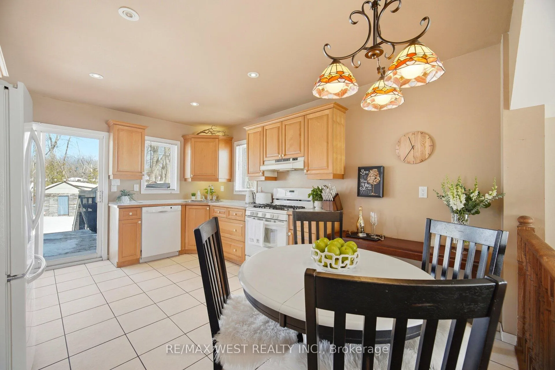 Photo 9 of 924 Vicrol Drive, Innisfil, Alcona — HOMEH