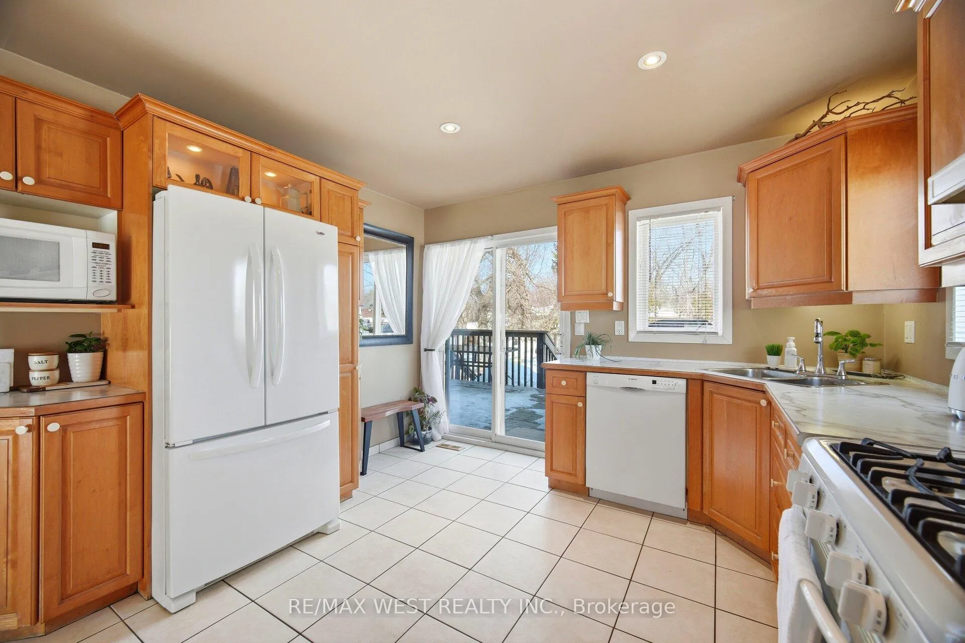 Photo 11 of 924 Vicrol Drive, Innisfil, Alcona — HOMEH