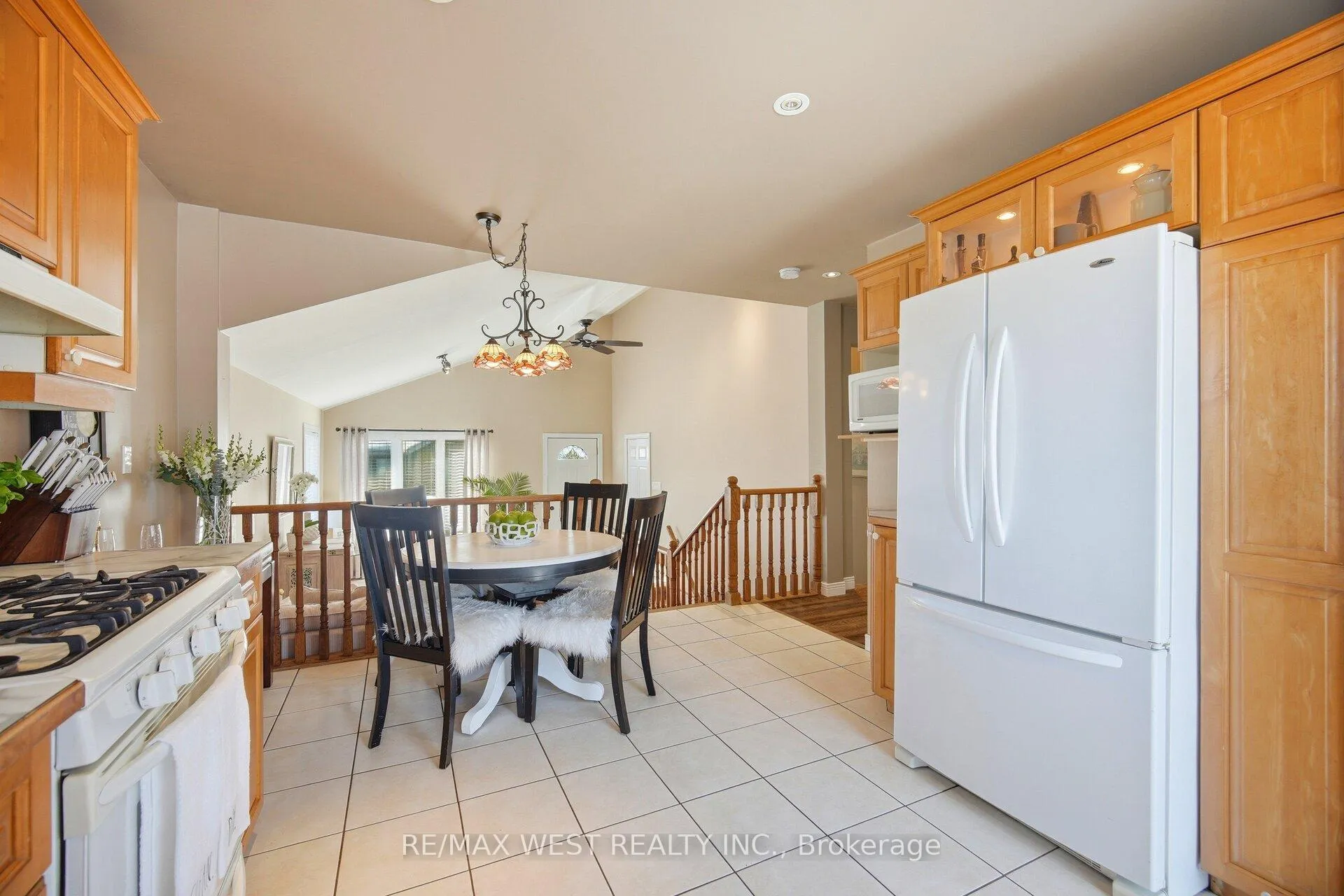 Photo 13 of 924 Vicrol Drive, Innisfil, Alcona — HOMEH
