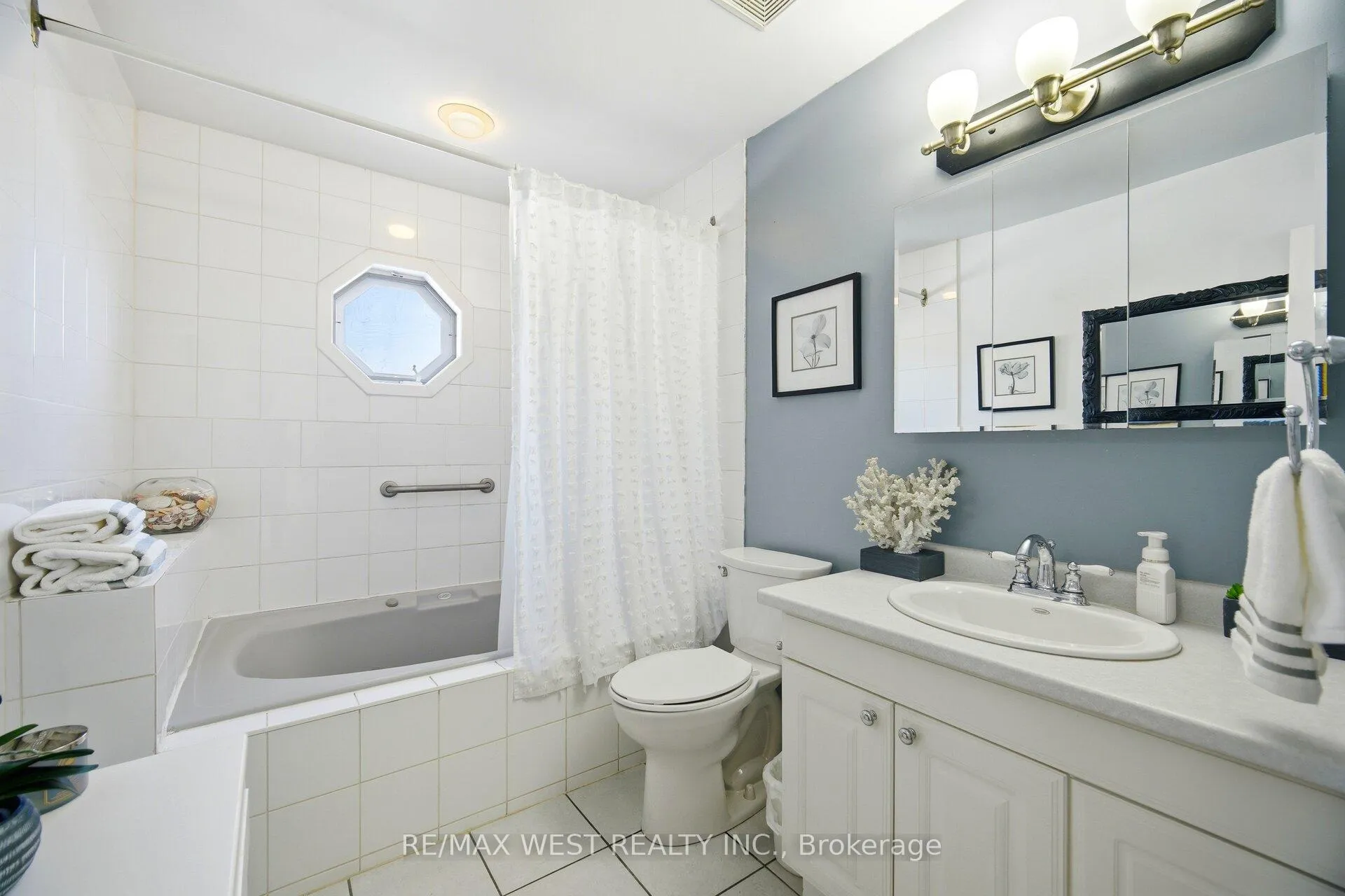 Photo 21 of 924 Vicrol Drive, Innisfil, Alcona — HOMEH